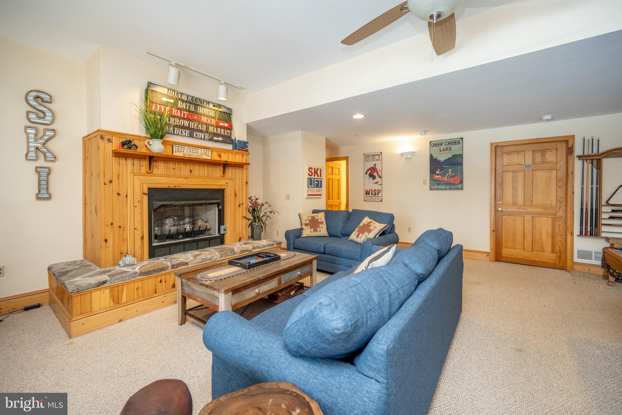 PARADISE POINT - Residential