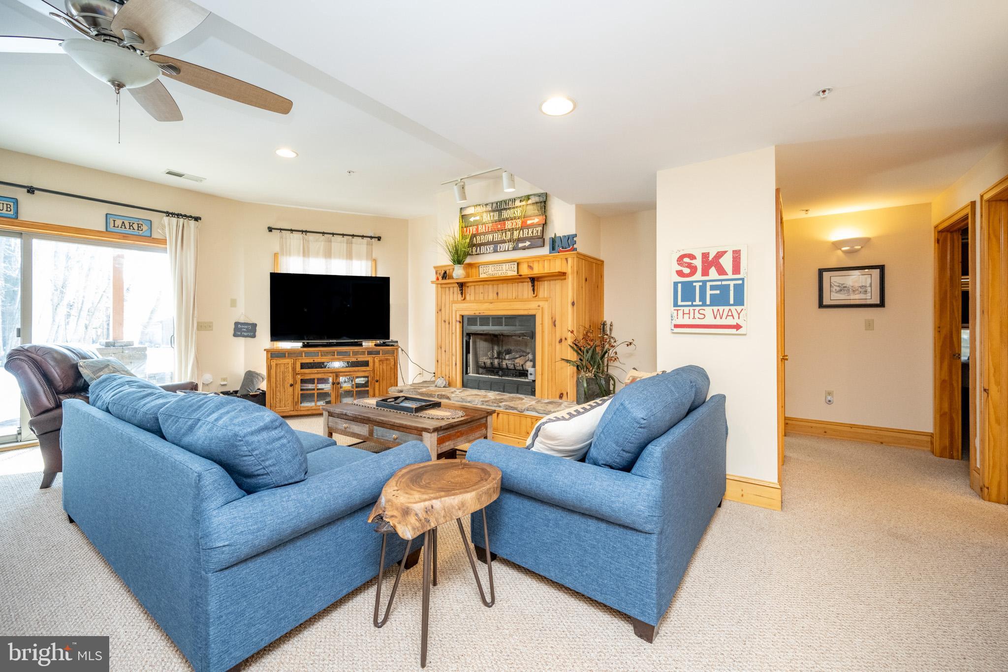 PARADISE POINT - Residential