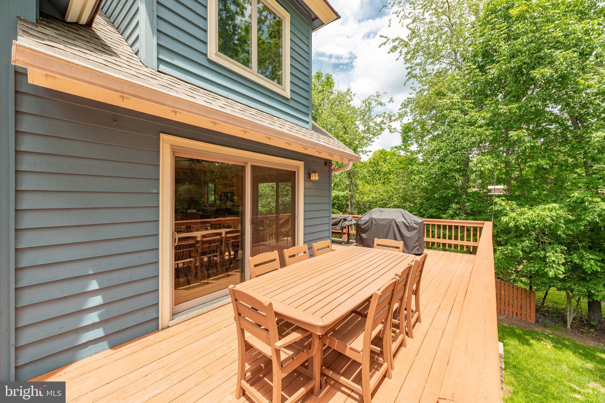 PARADISE POINT - Residential