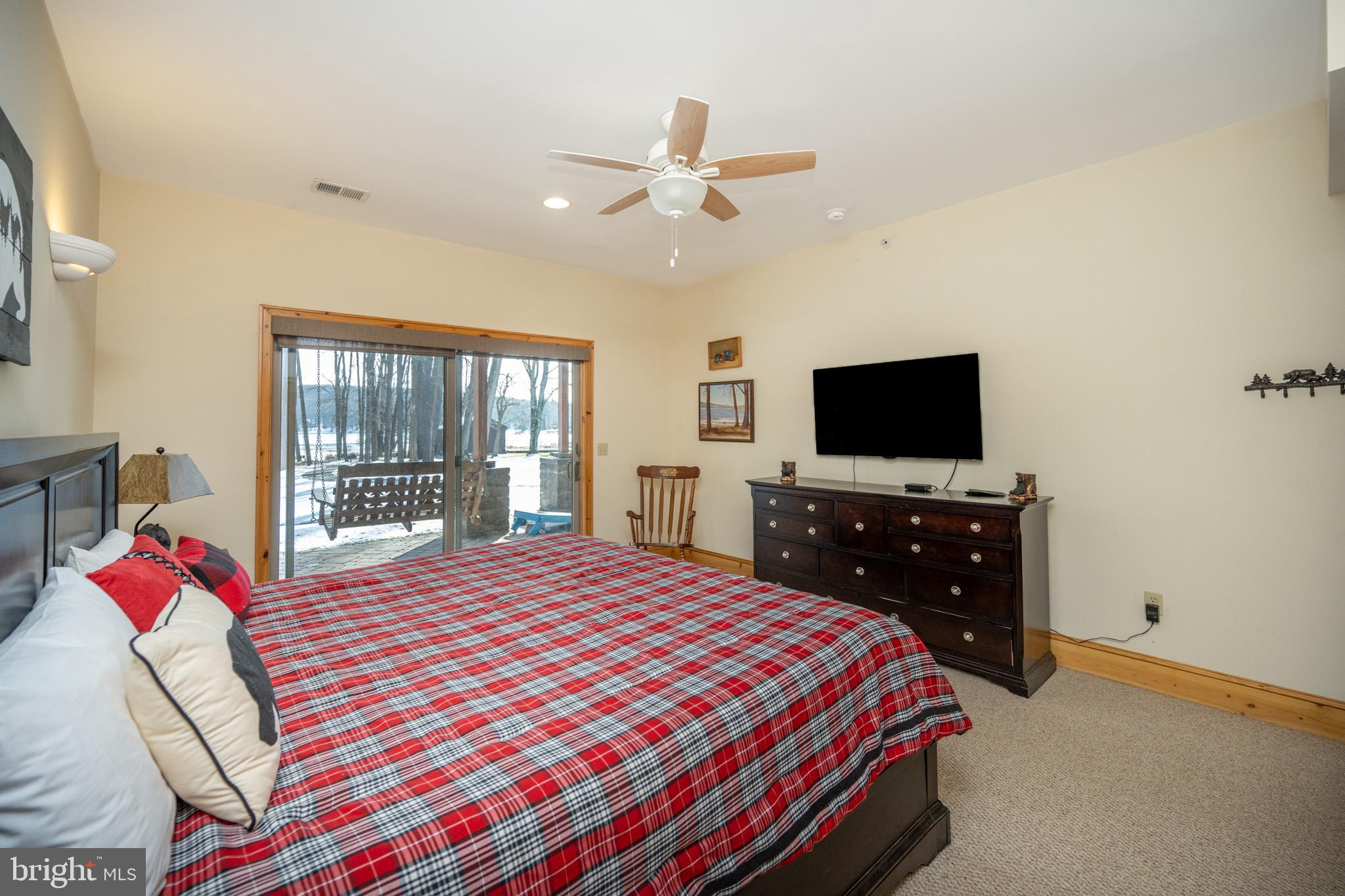 PARADISE POINT - Residential