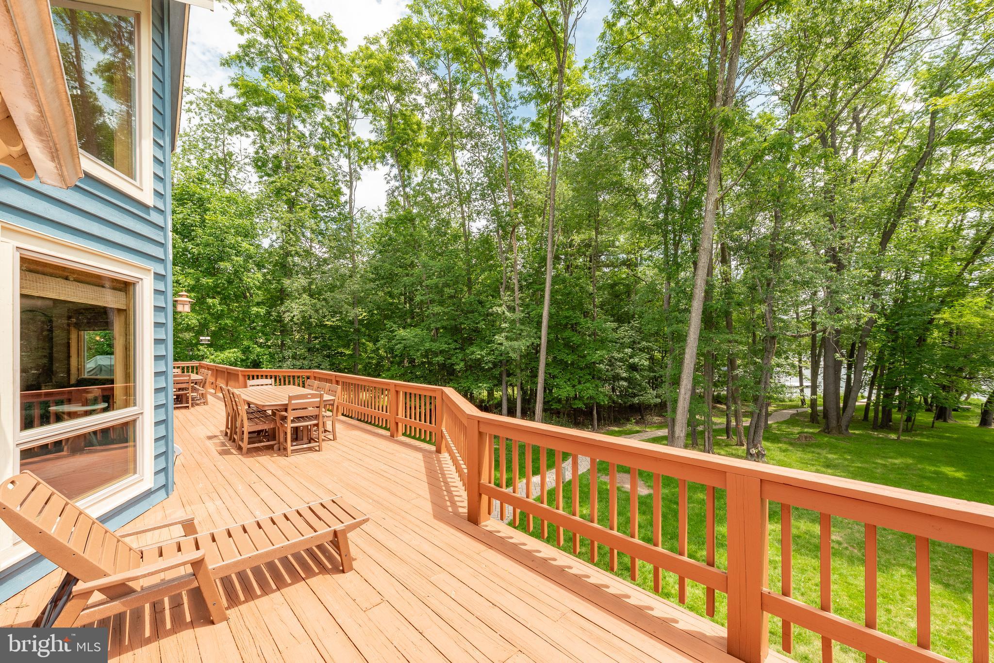 PARADISE POINT - Residential