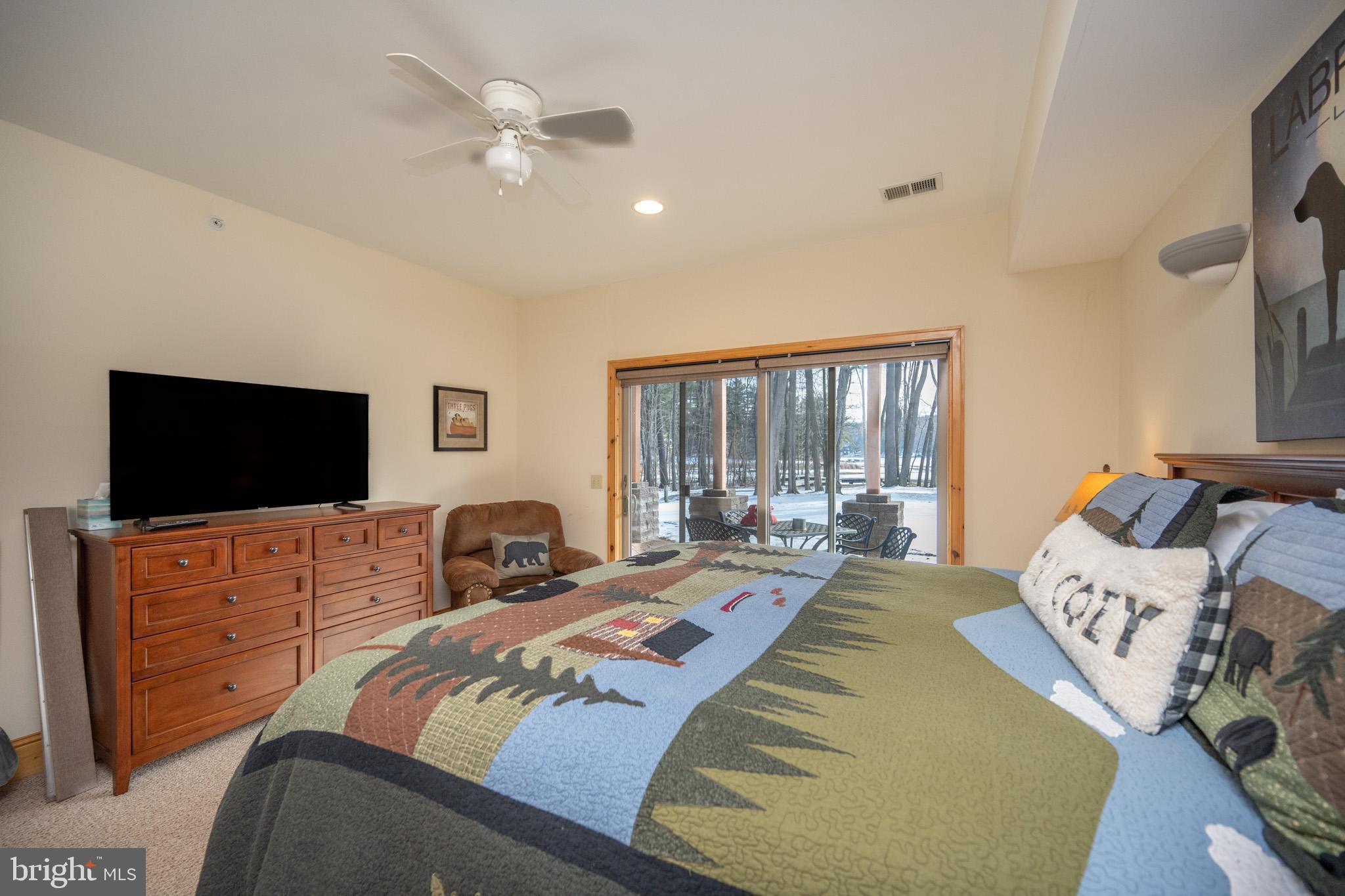 PARADISE POINT - Residential