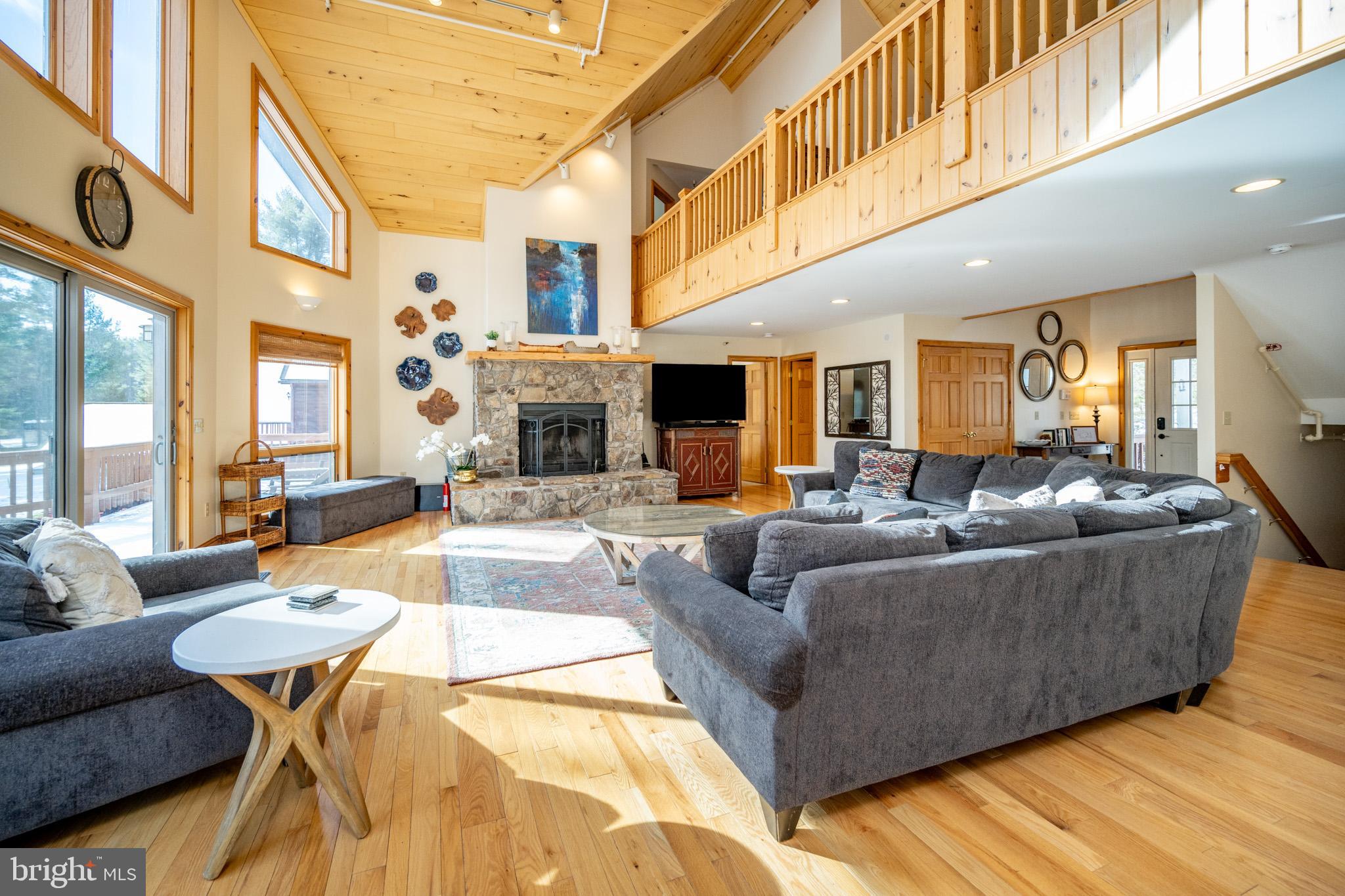 PARADISE POINT - Residential