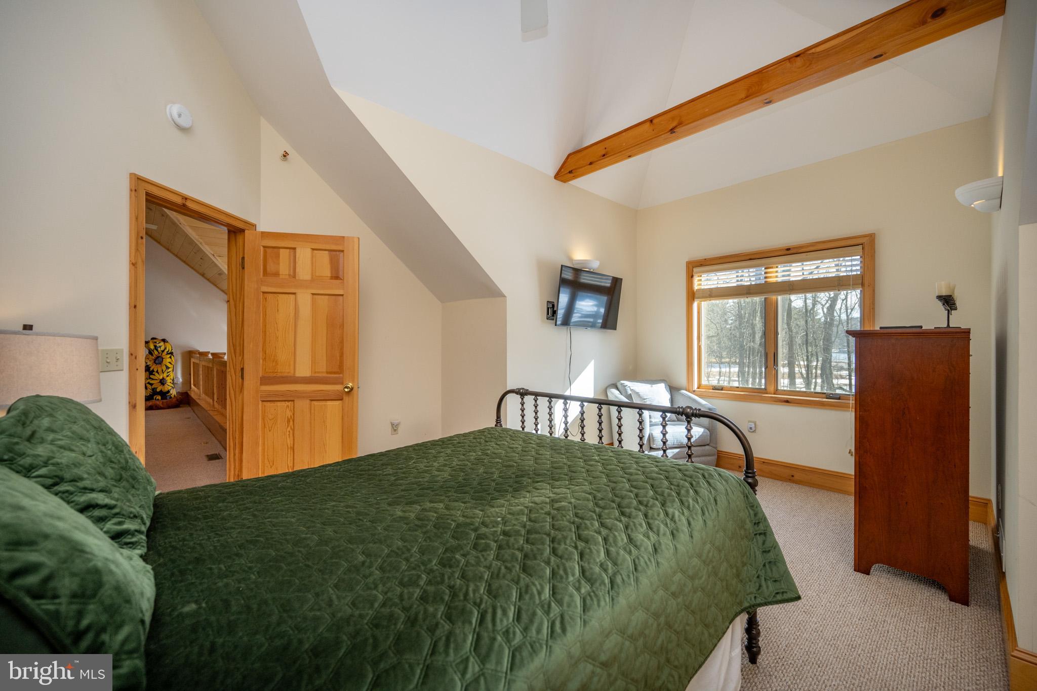 PARADISE POINT - Residential