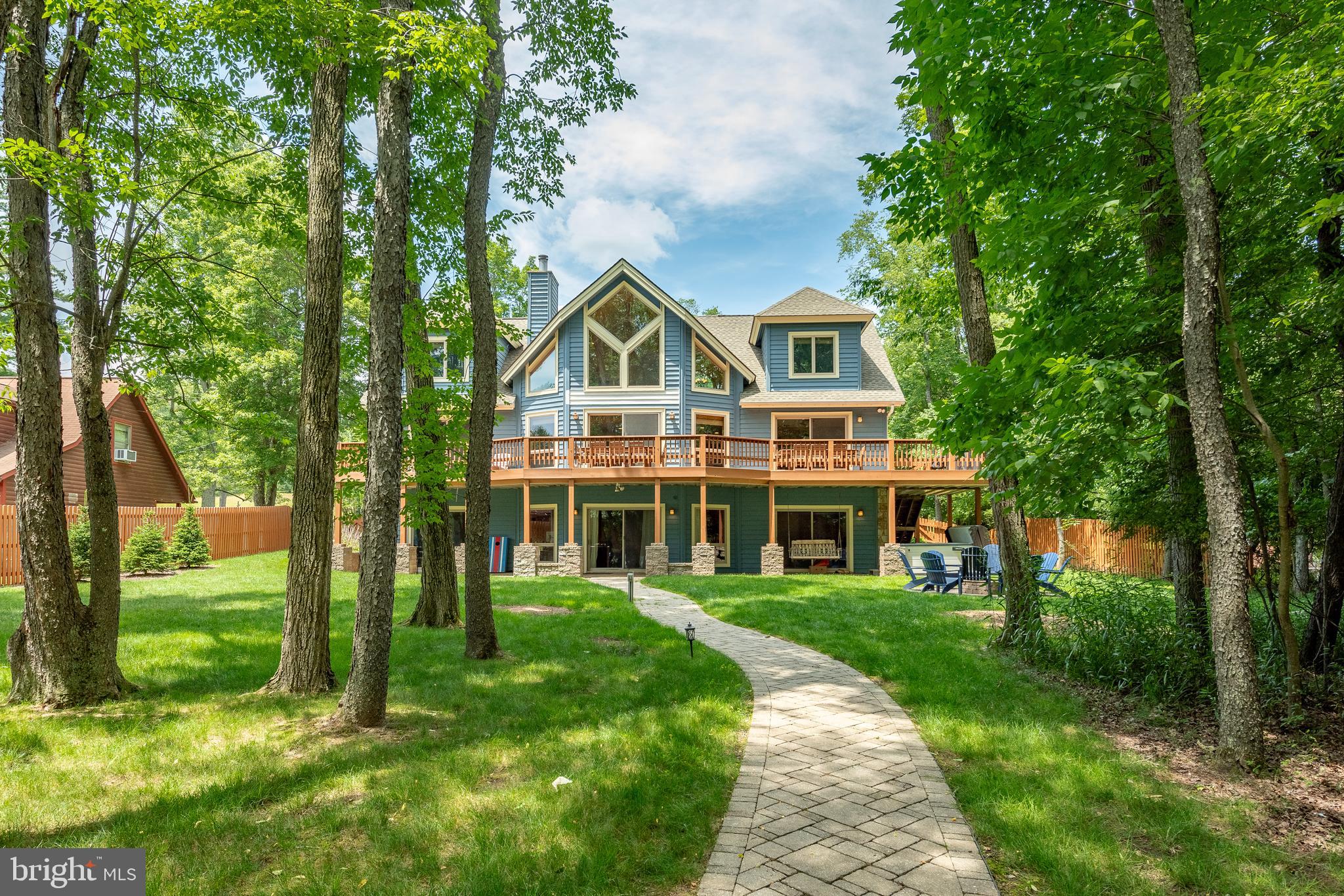 PARADISE POINT - Residential