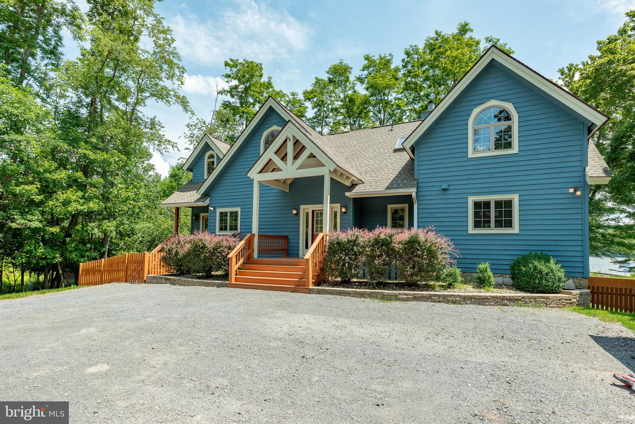 PARADISE POINT - Residential