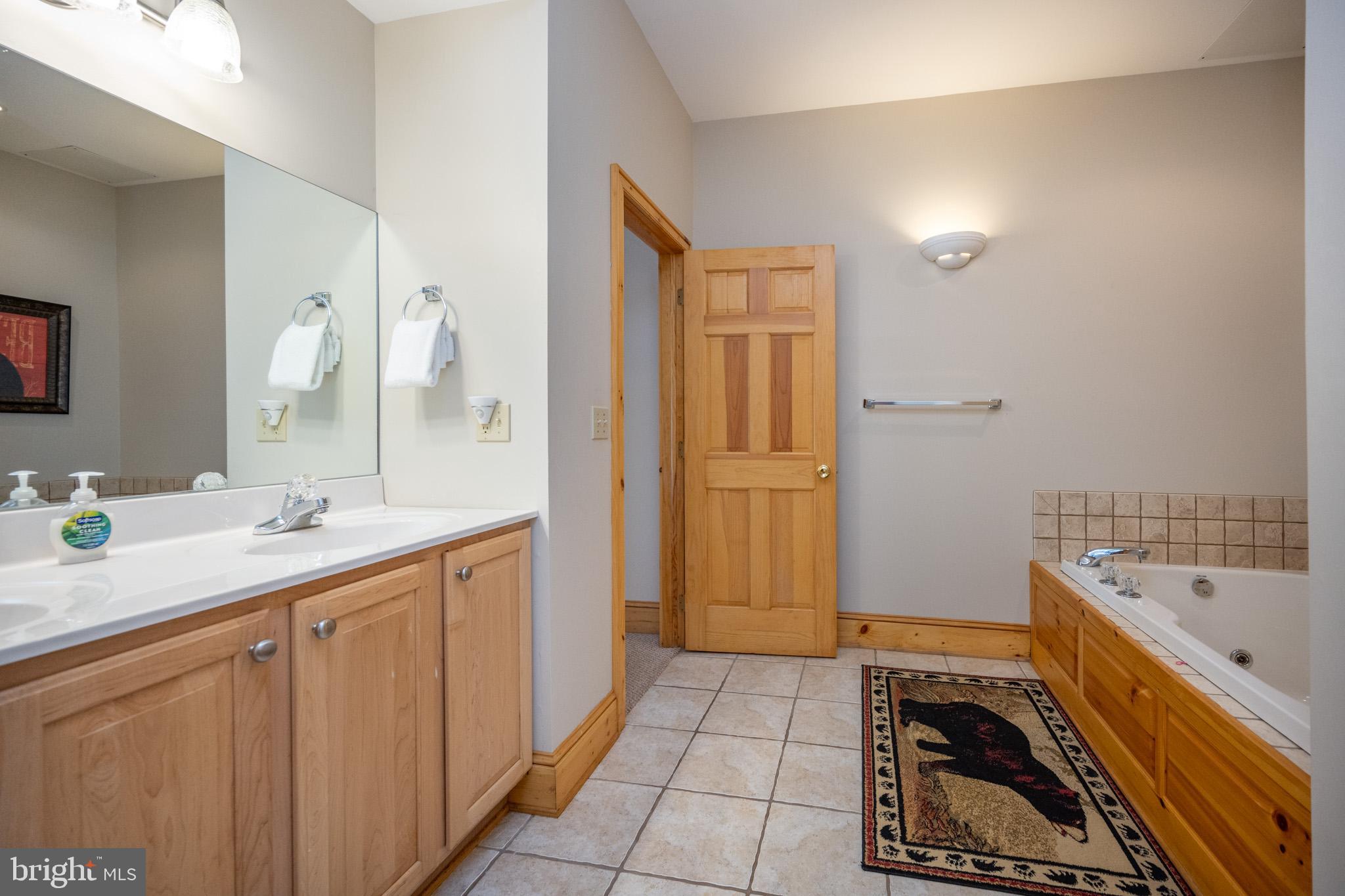 PARADISE POINT - Residential