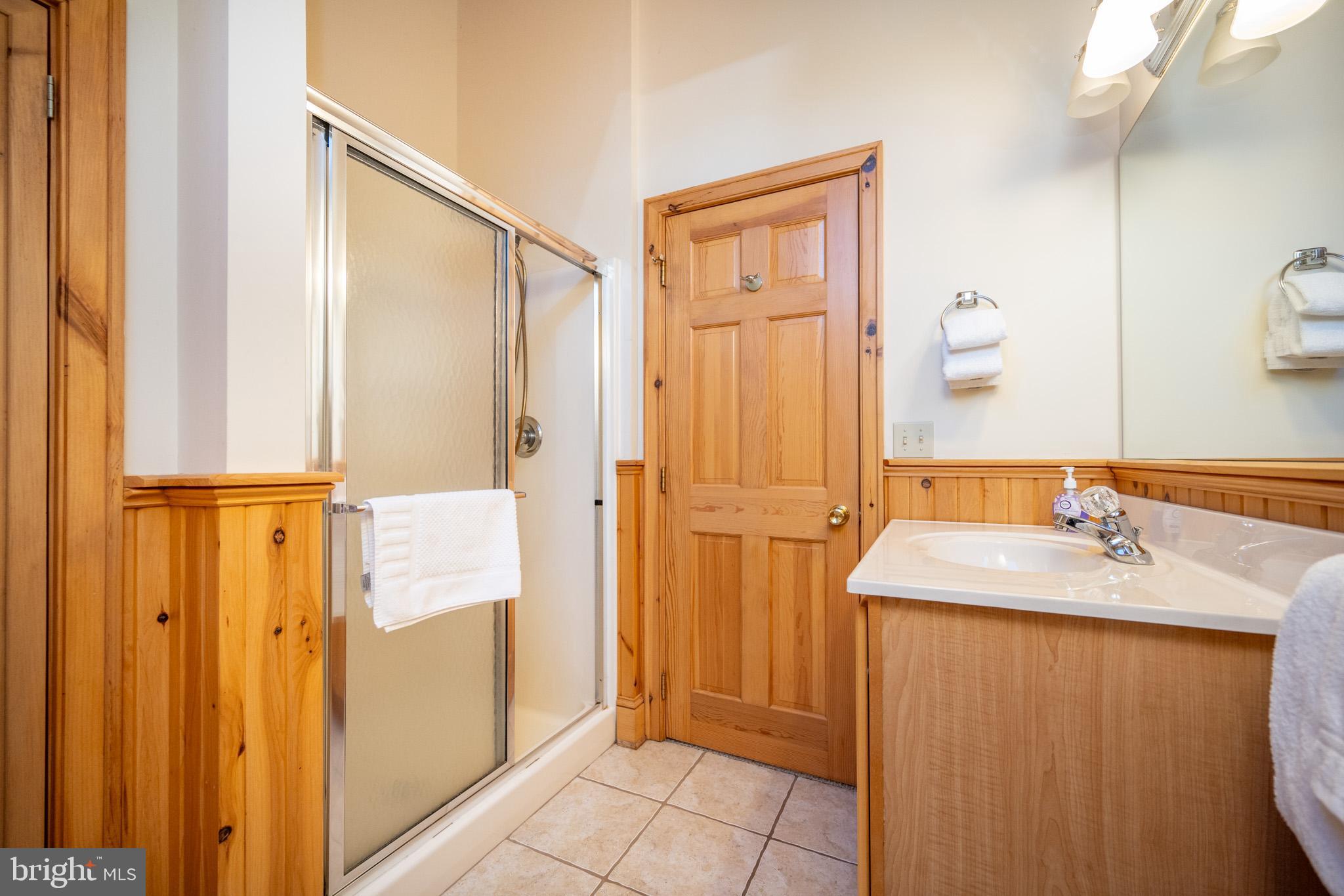 PARADISE POINT - Residential