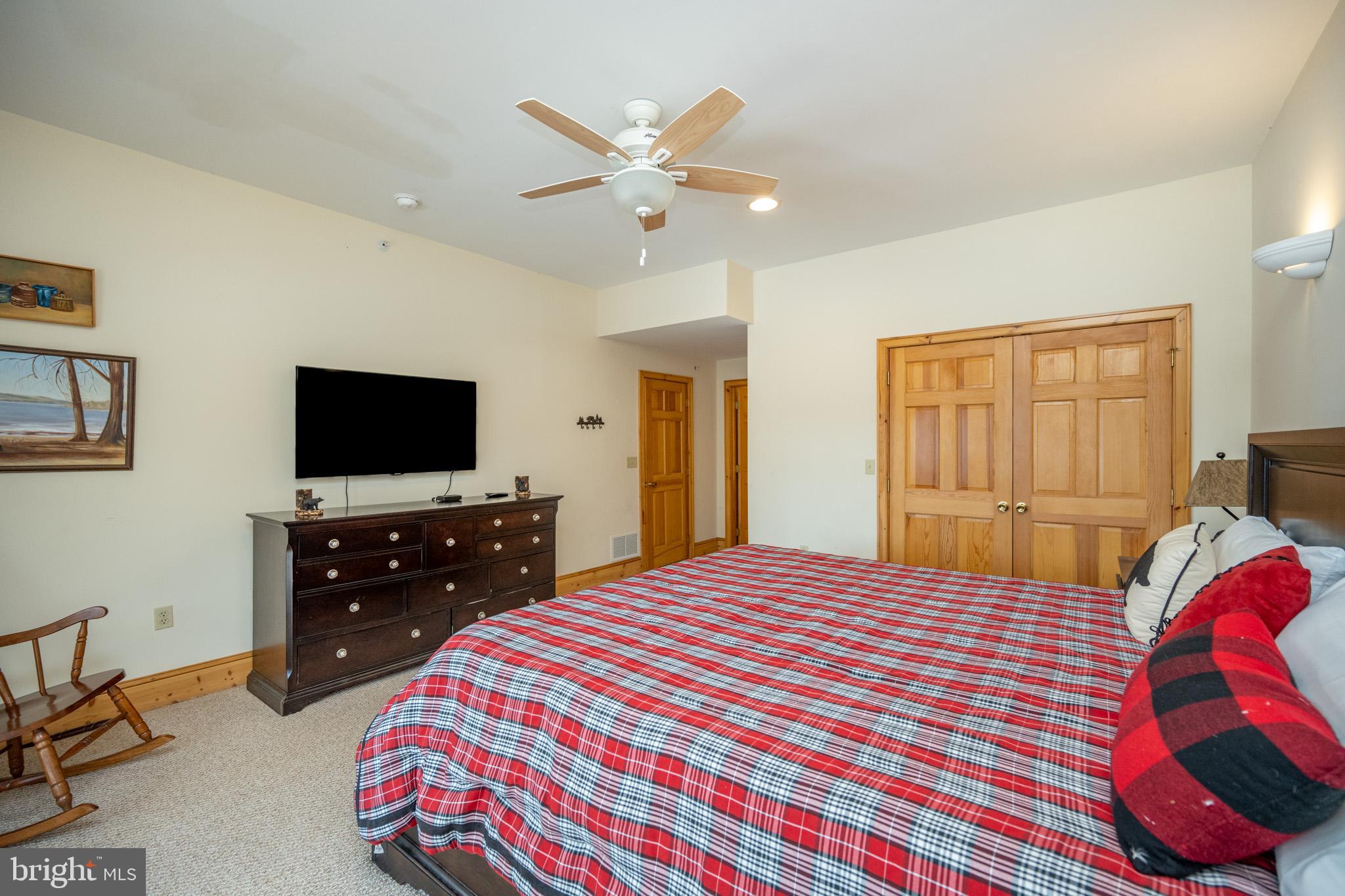 PARADISE POINT - Residential