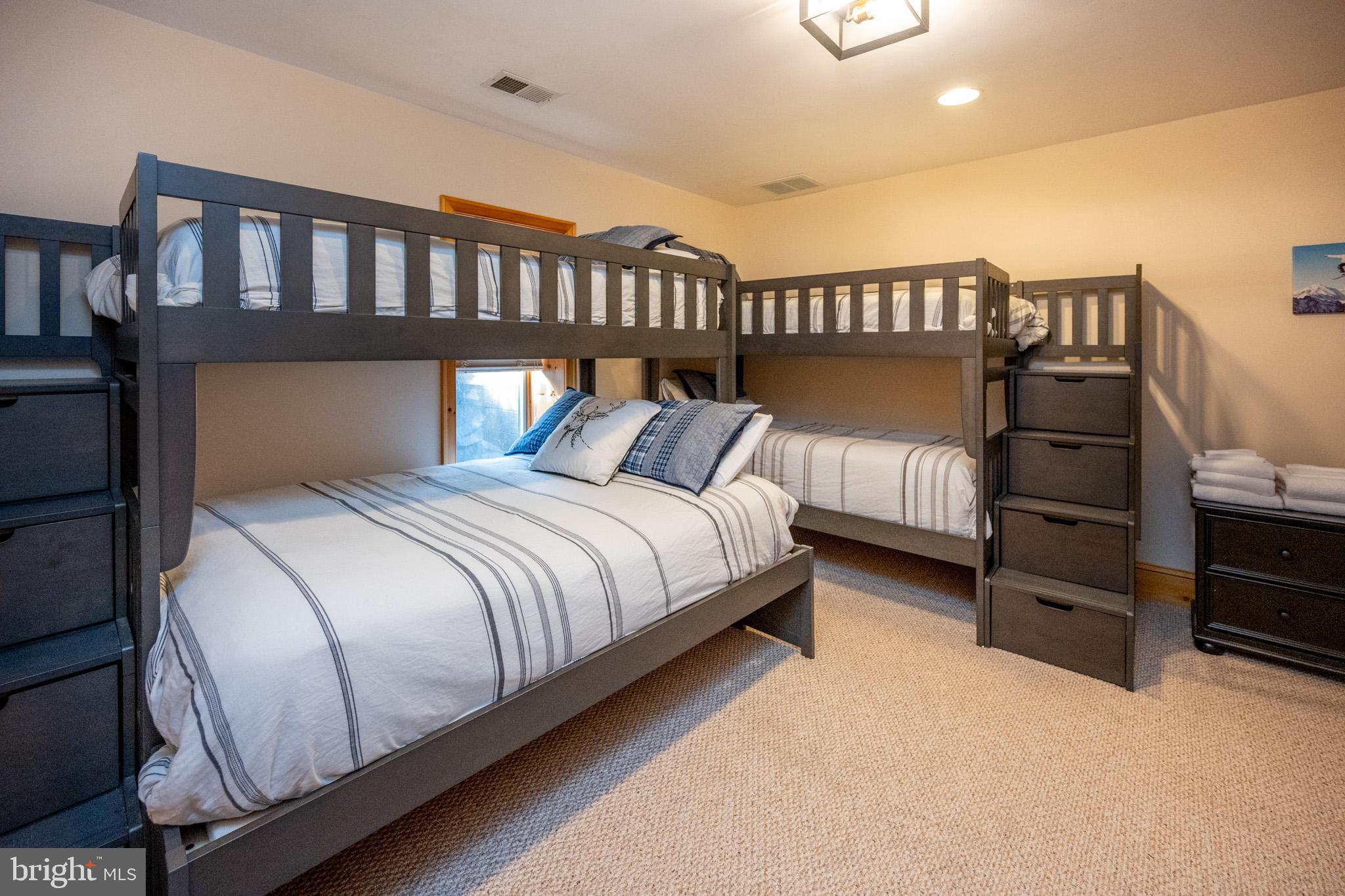 PARADISE POINT - Residential