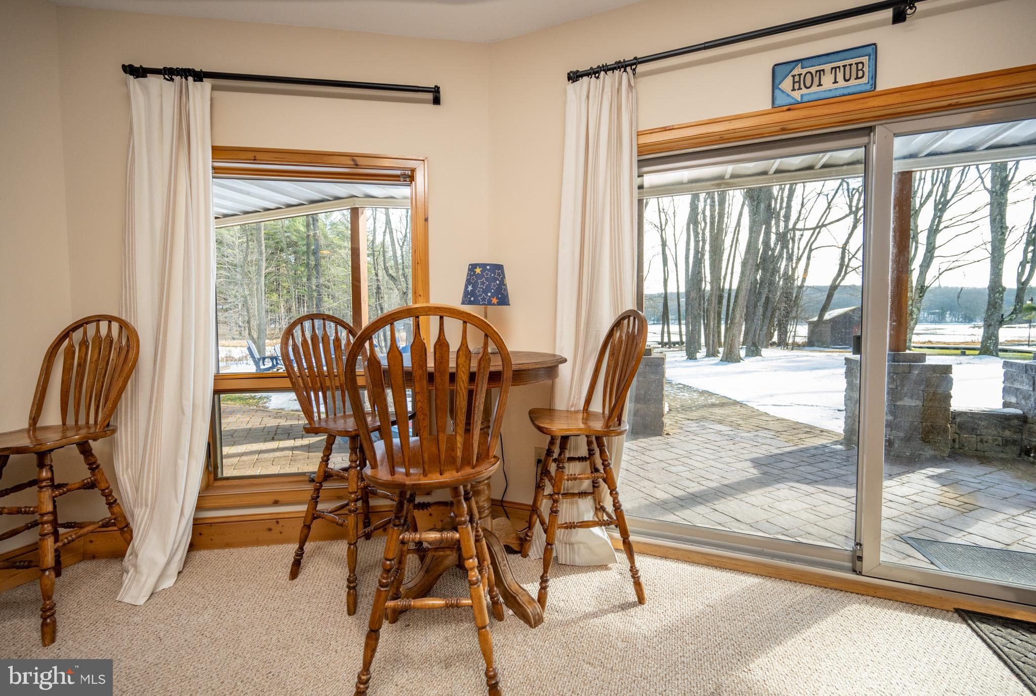 PARADISE POINT - Residential