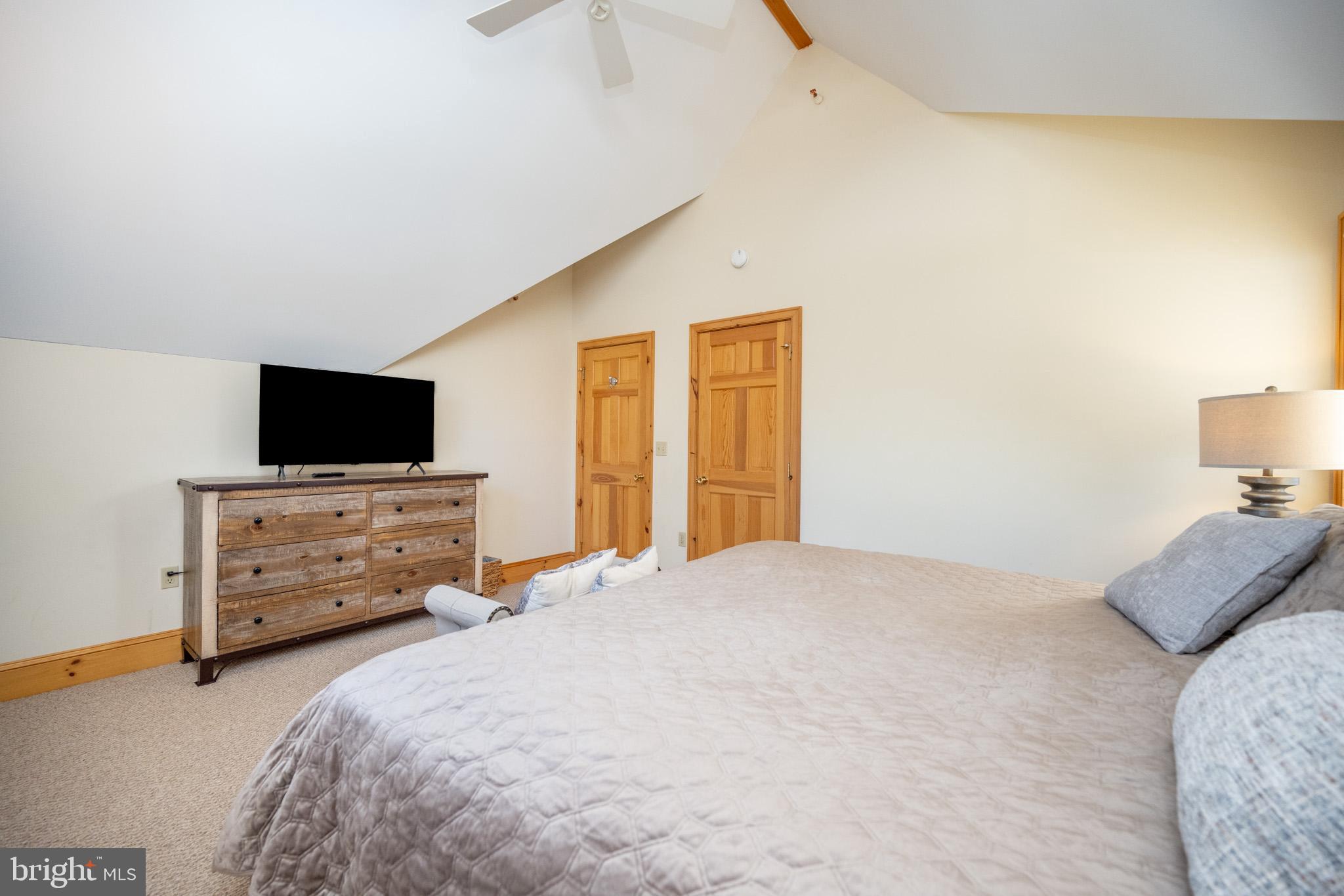 PARADISE POINT - Residential