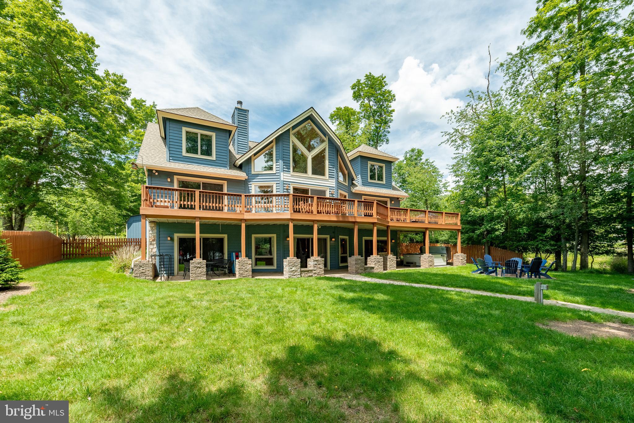 PARADISE POINT - Residential