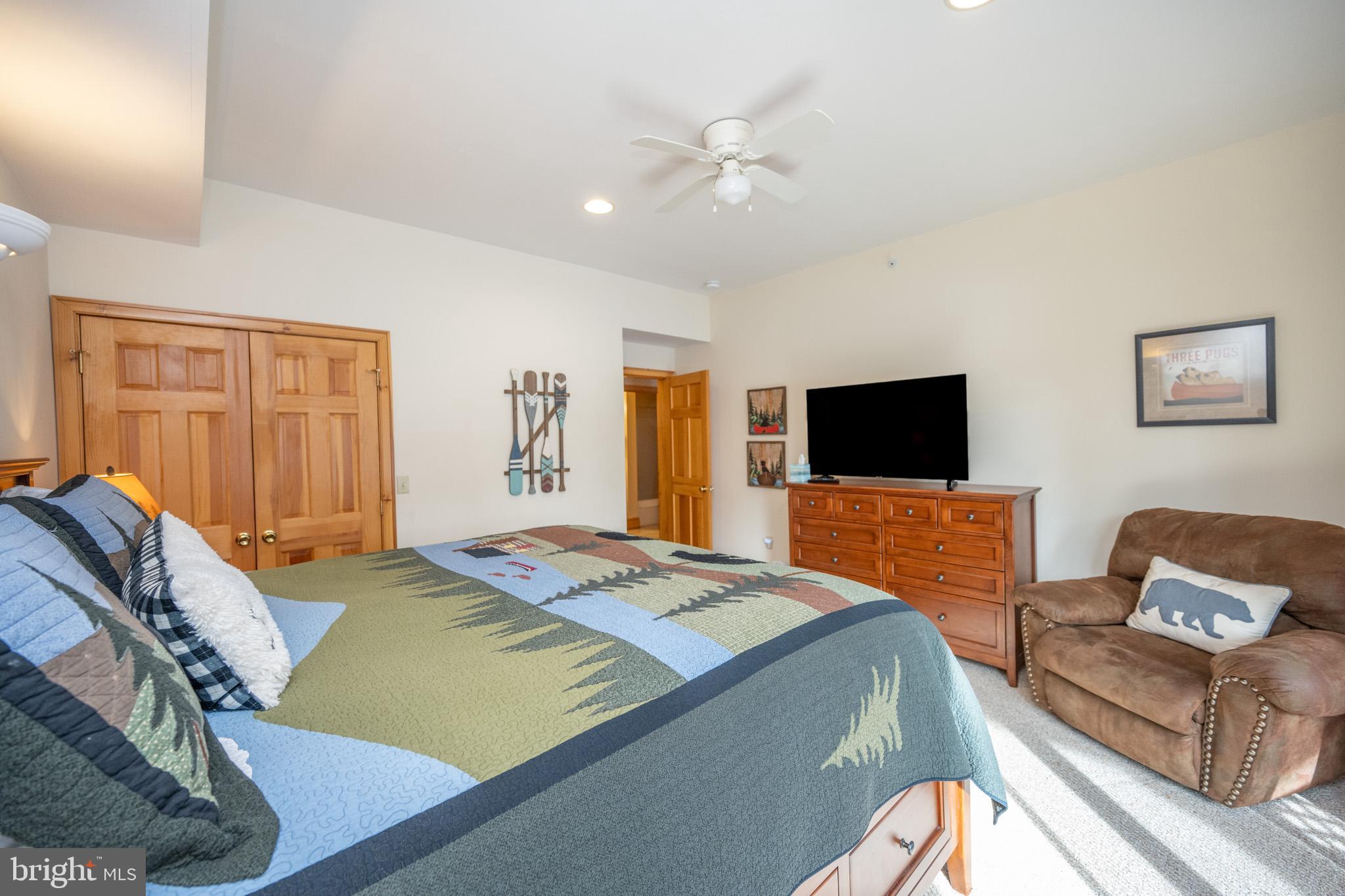 PARADISE POINT - Residential