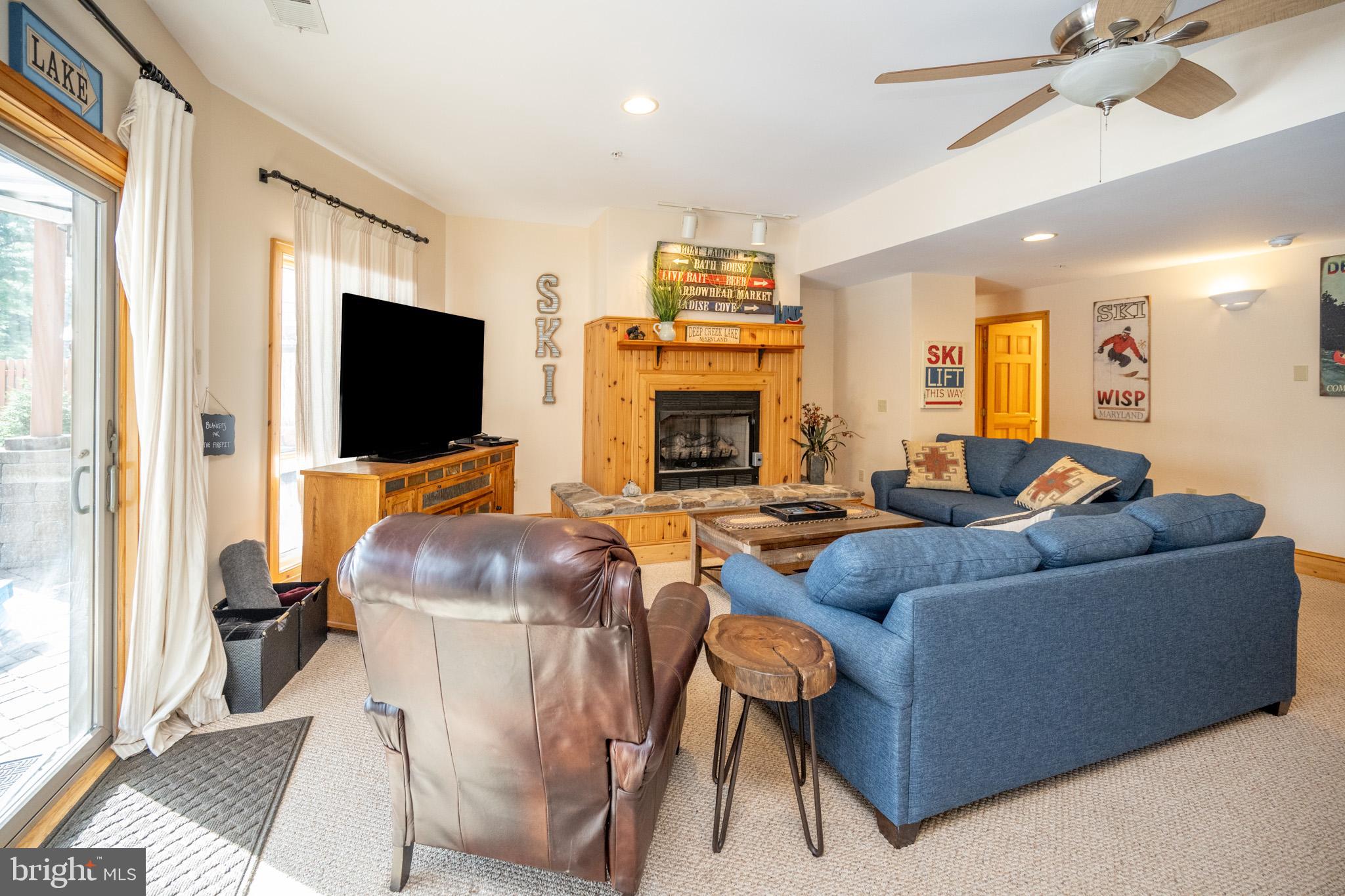 PARADISE POINT - Residential