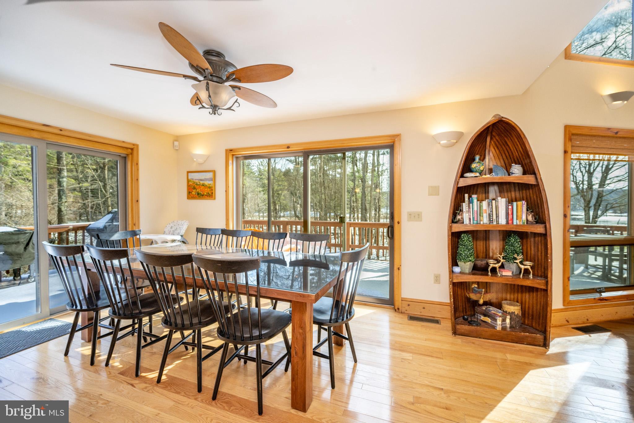 PARADISE POINT - Residential