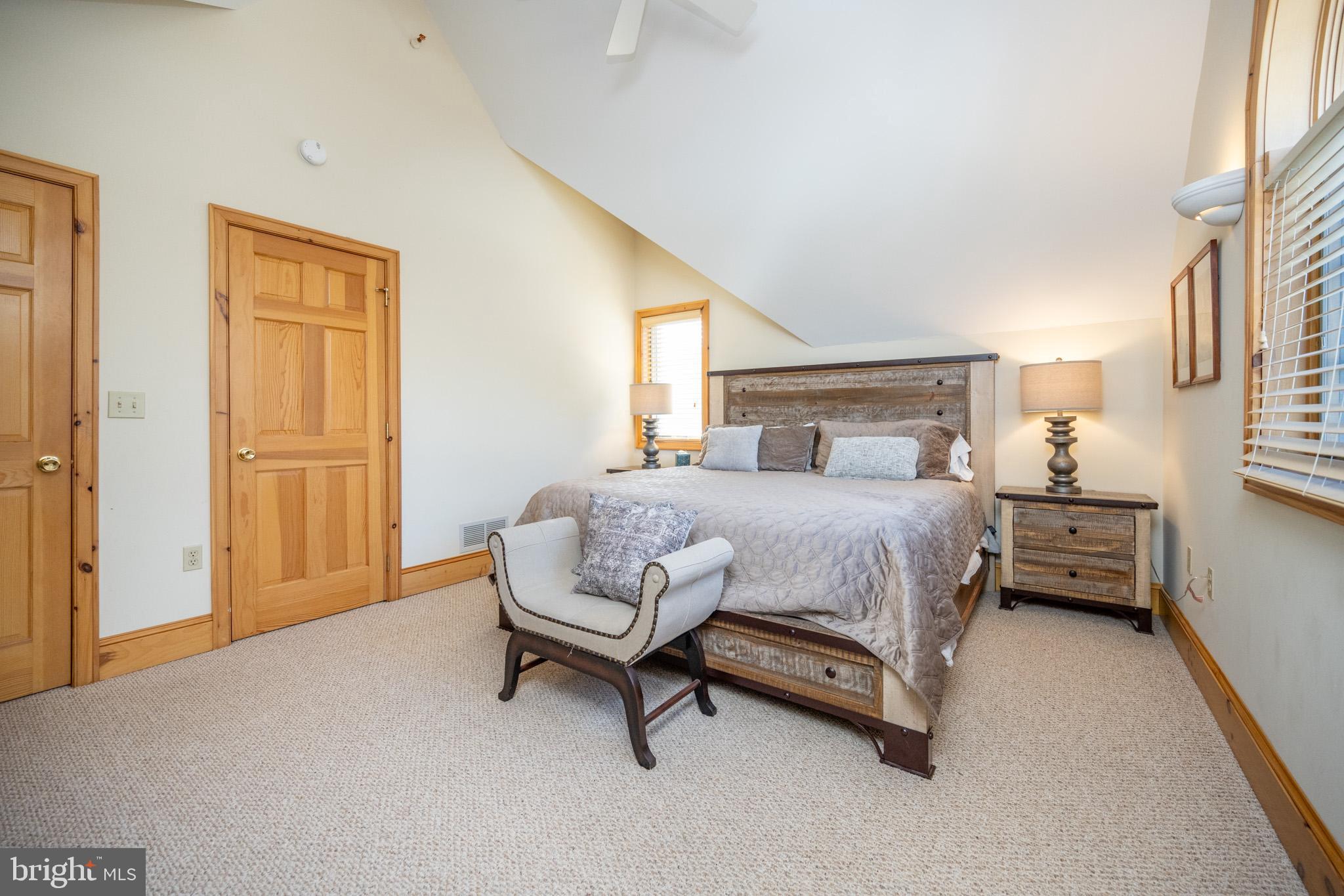 PARADISE POINT - Residential