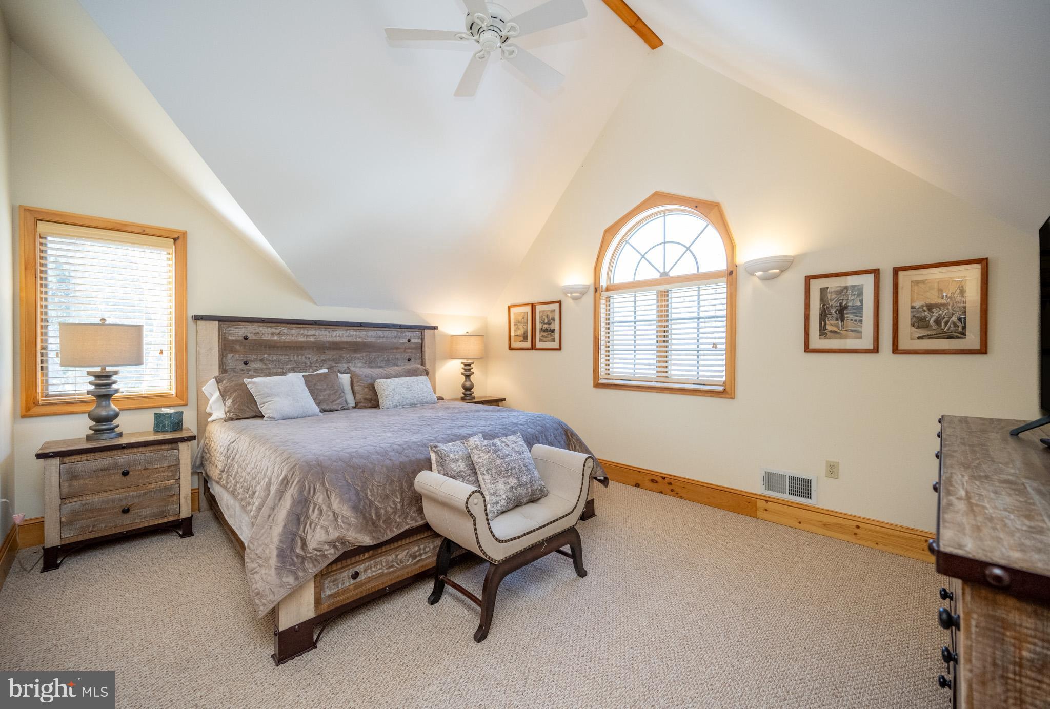 PARADISE POINT - Residential