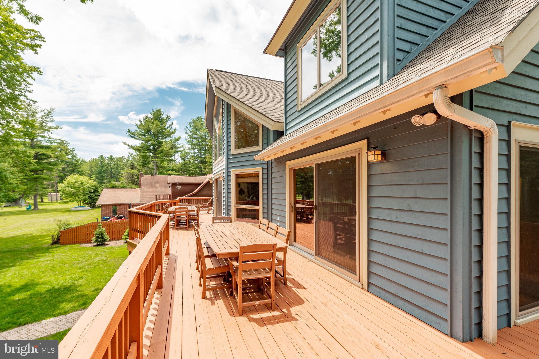 PARADISE POINT - Residential