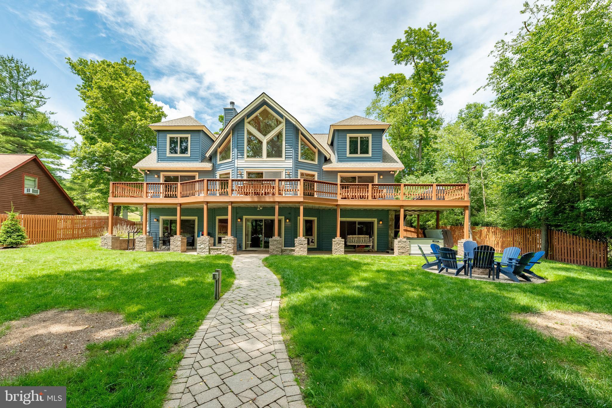 PARADISE POINT - Residential