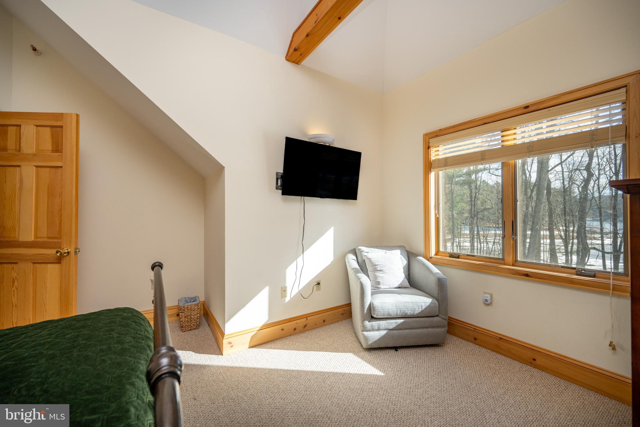 PARADISE POINT - Residential