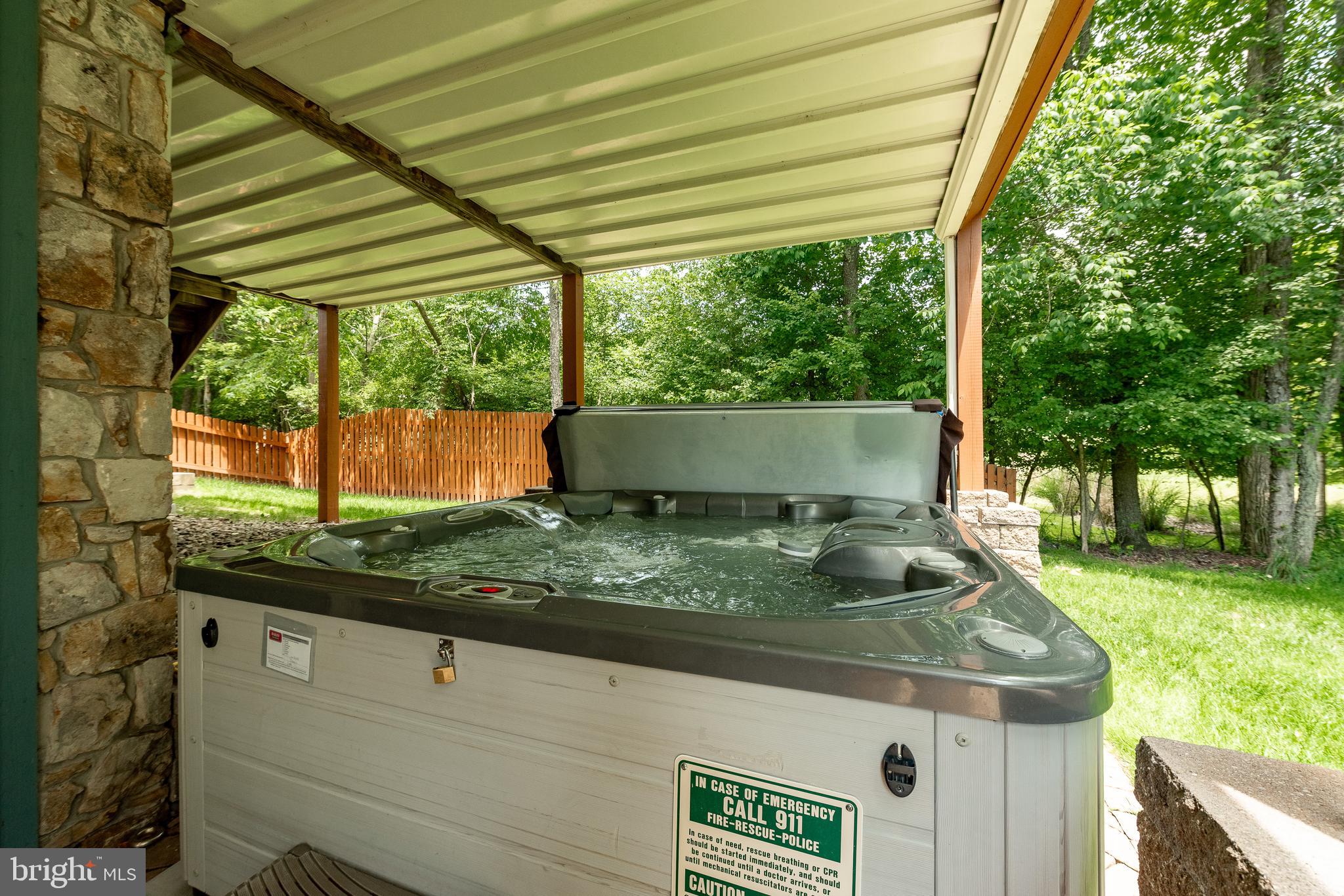 PARADISE POINT - Residential