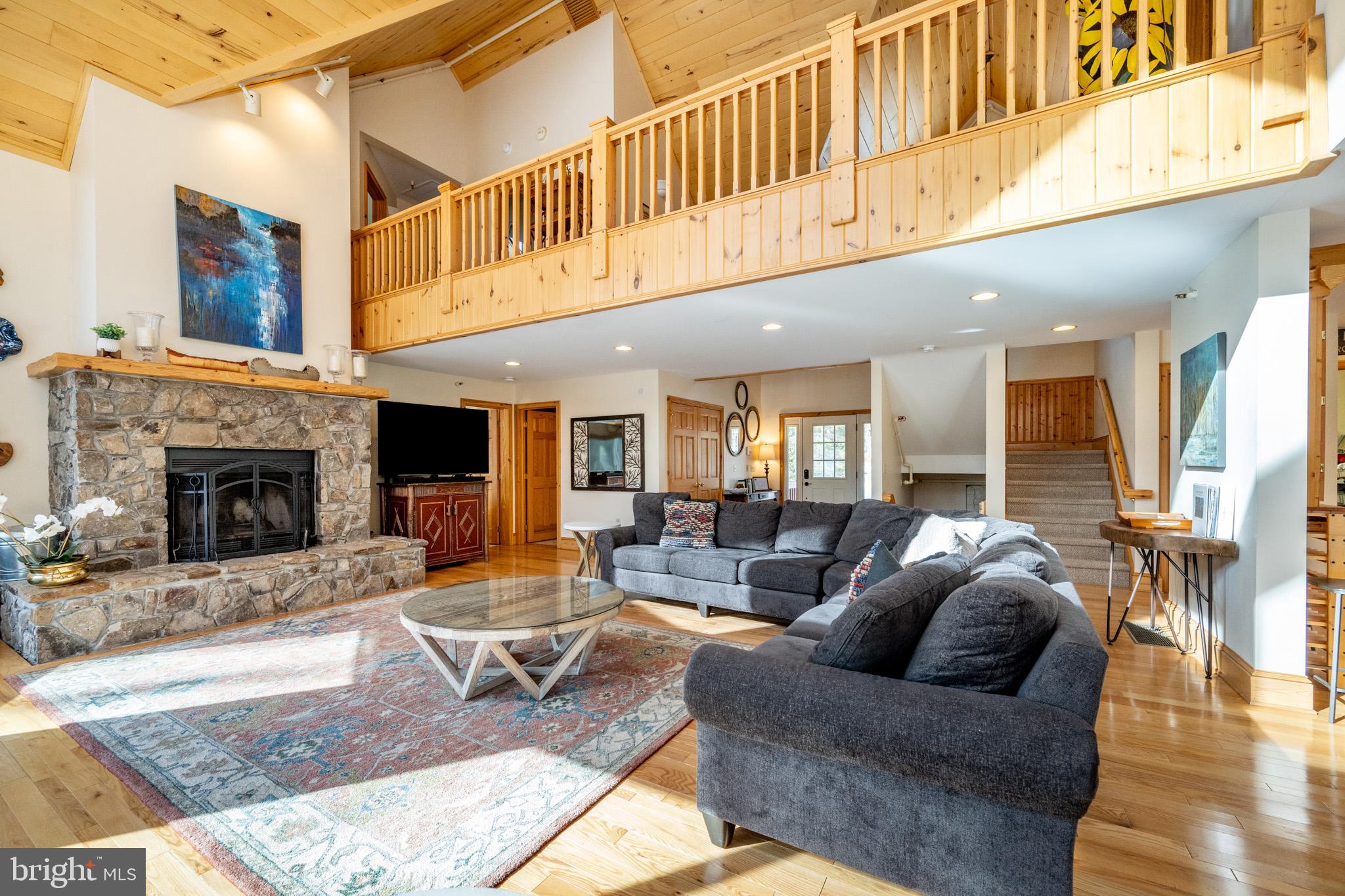 PARADISE POINT - Residential