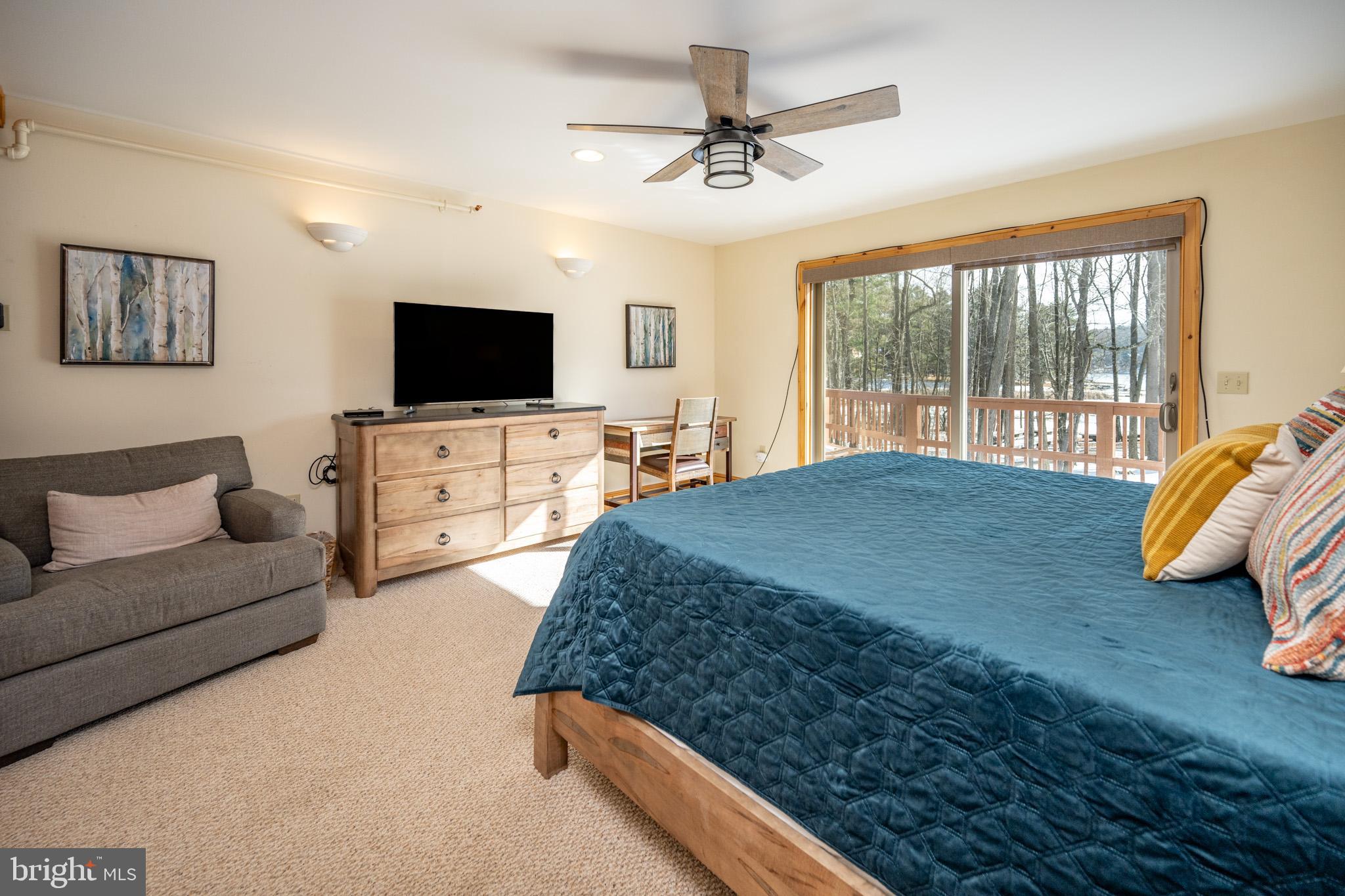 PARADISE POINT - Residential