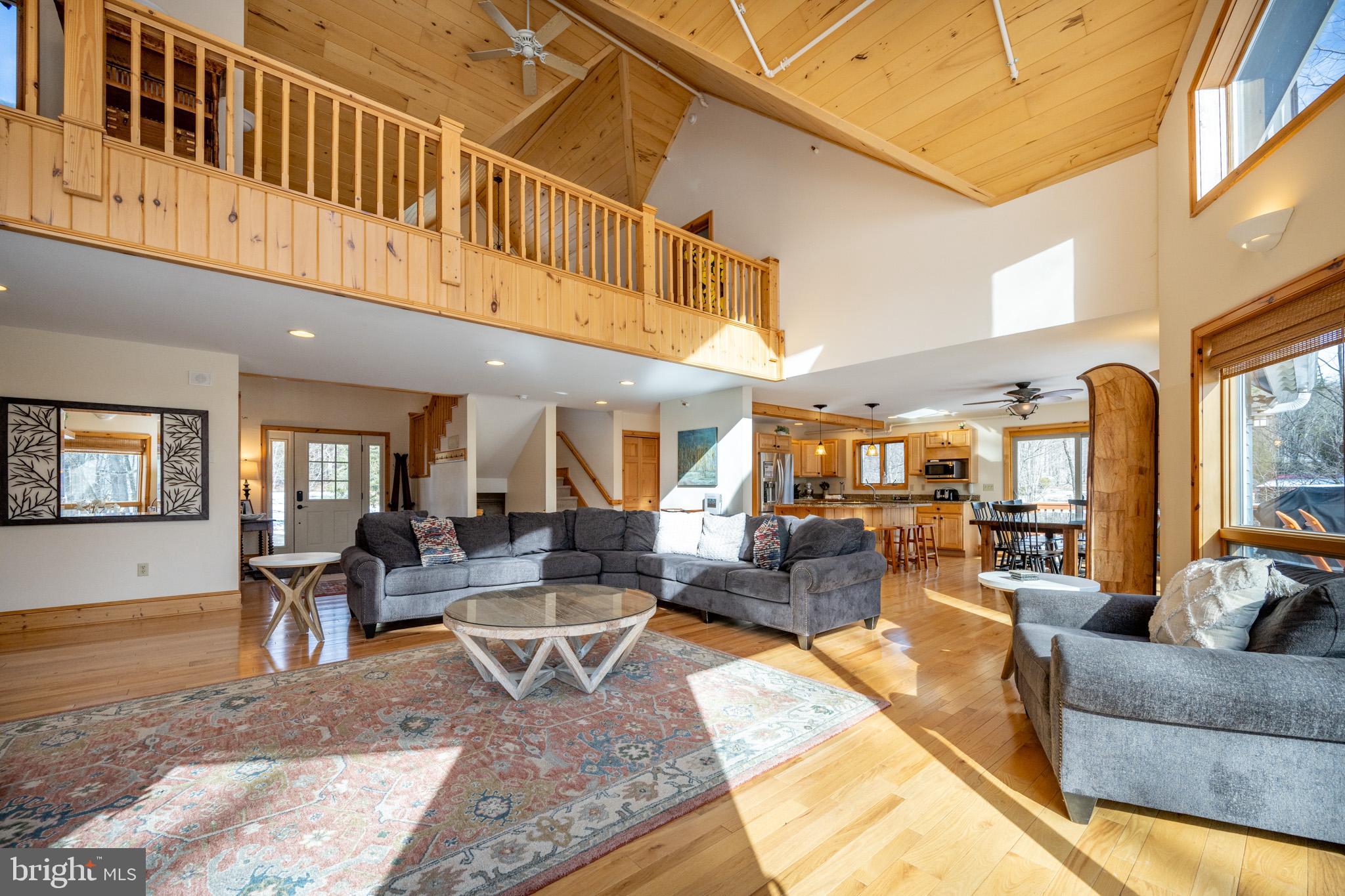 PARADISE POINT - Residential