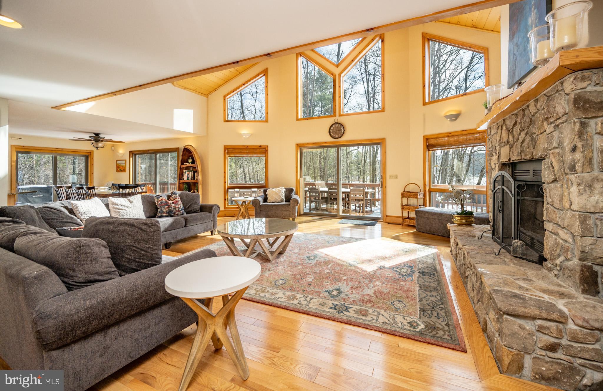 PARADISE POINT - Residential