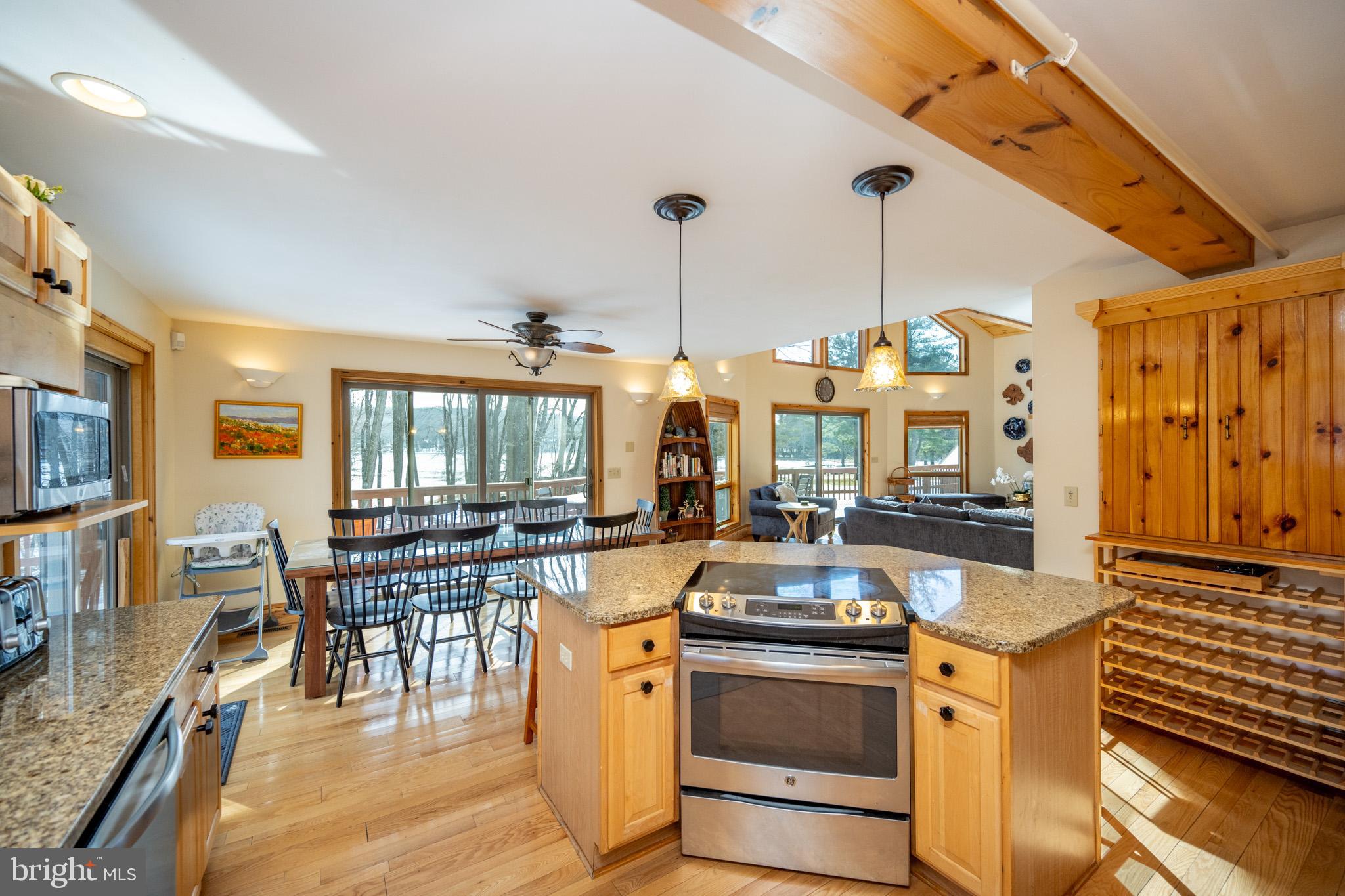 PARADISE POINT - Residential