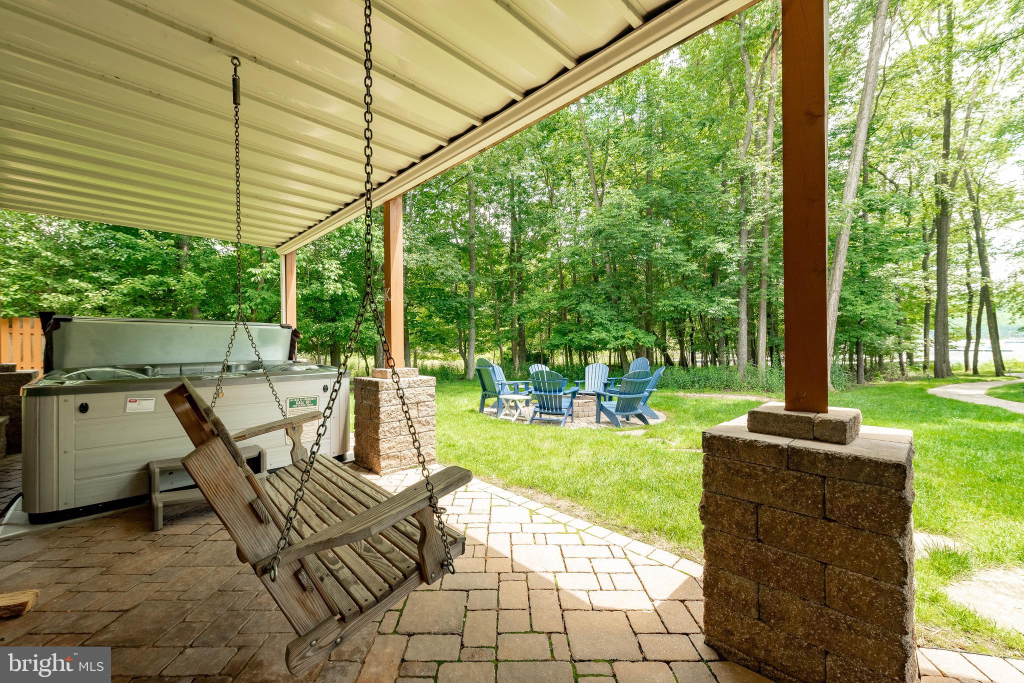 PARADISE POINT - Residential