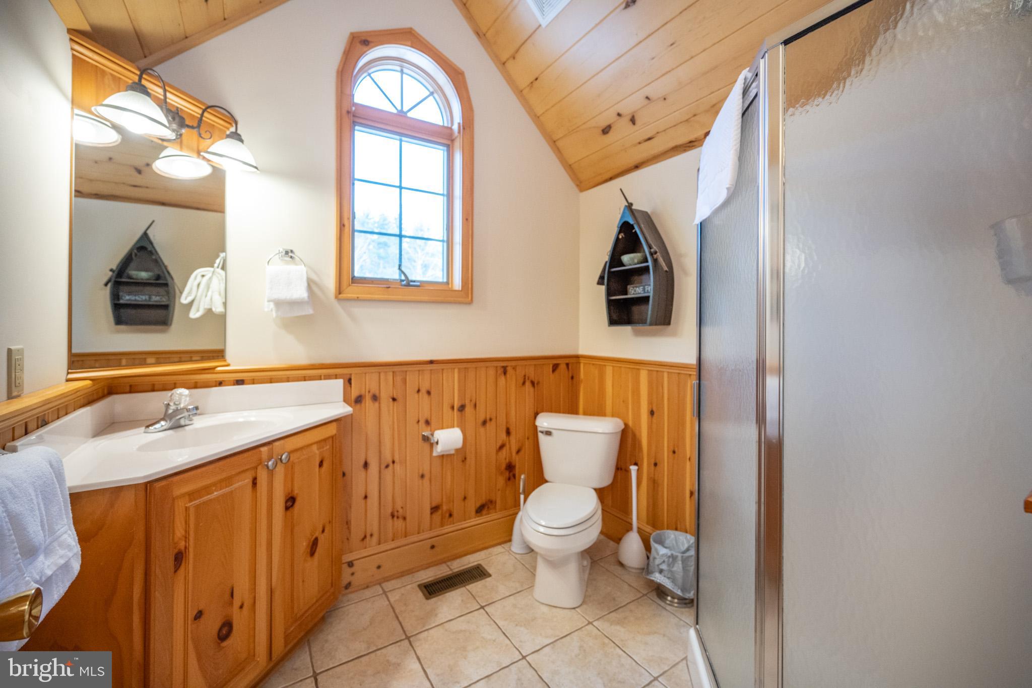 PARADISE POINT - Residential