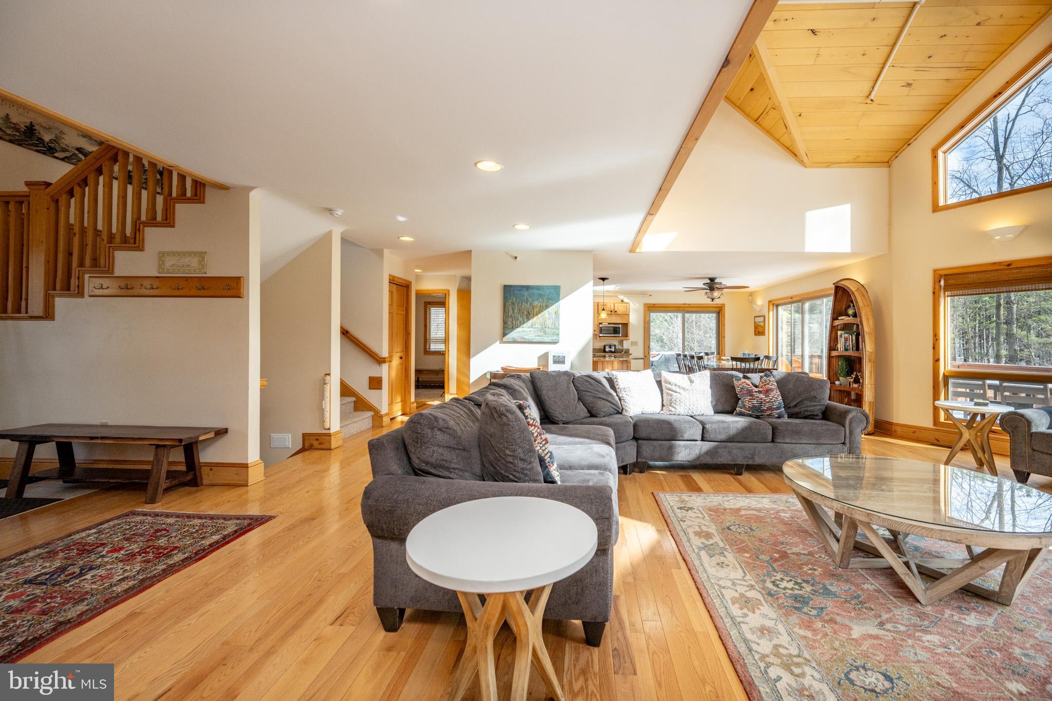 PARADISE POINT - Residential