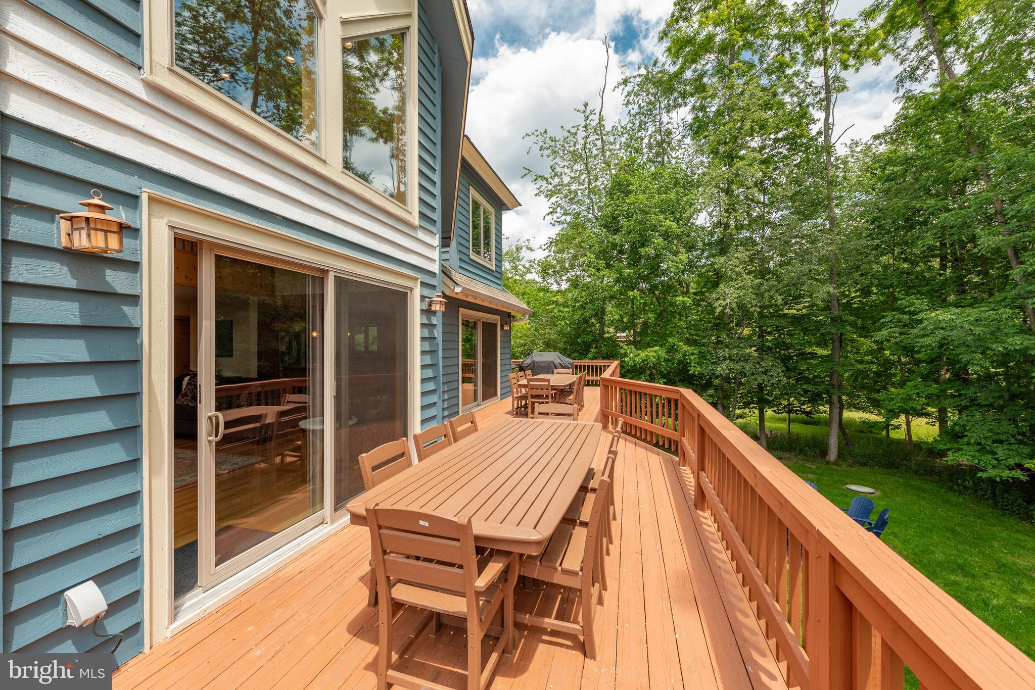 PARADISE POINT - Residential