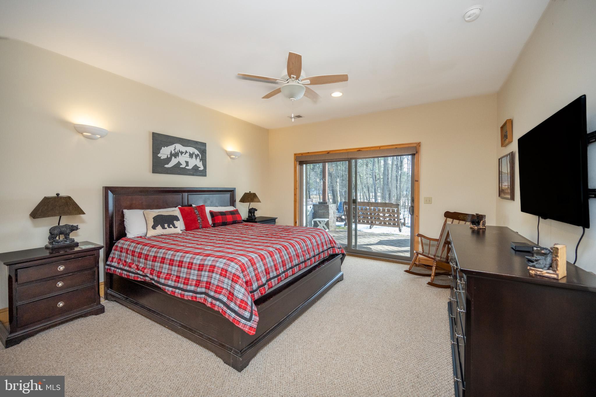 PARADISE POINT - Residential