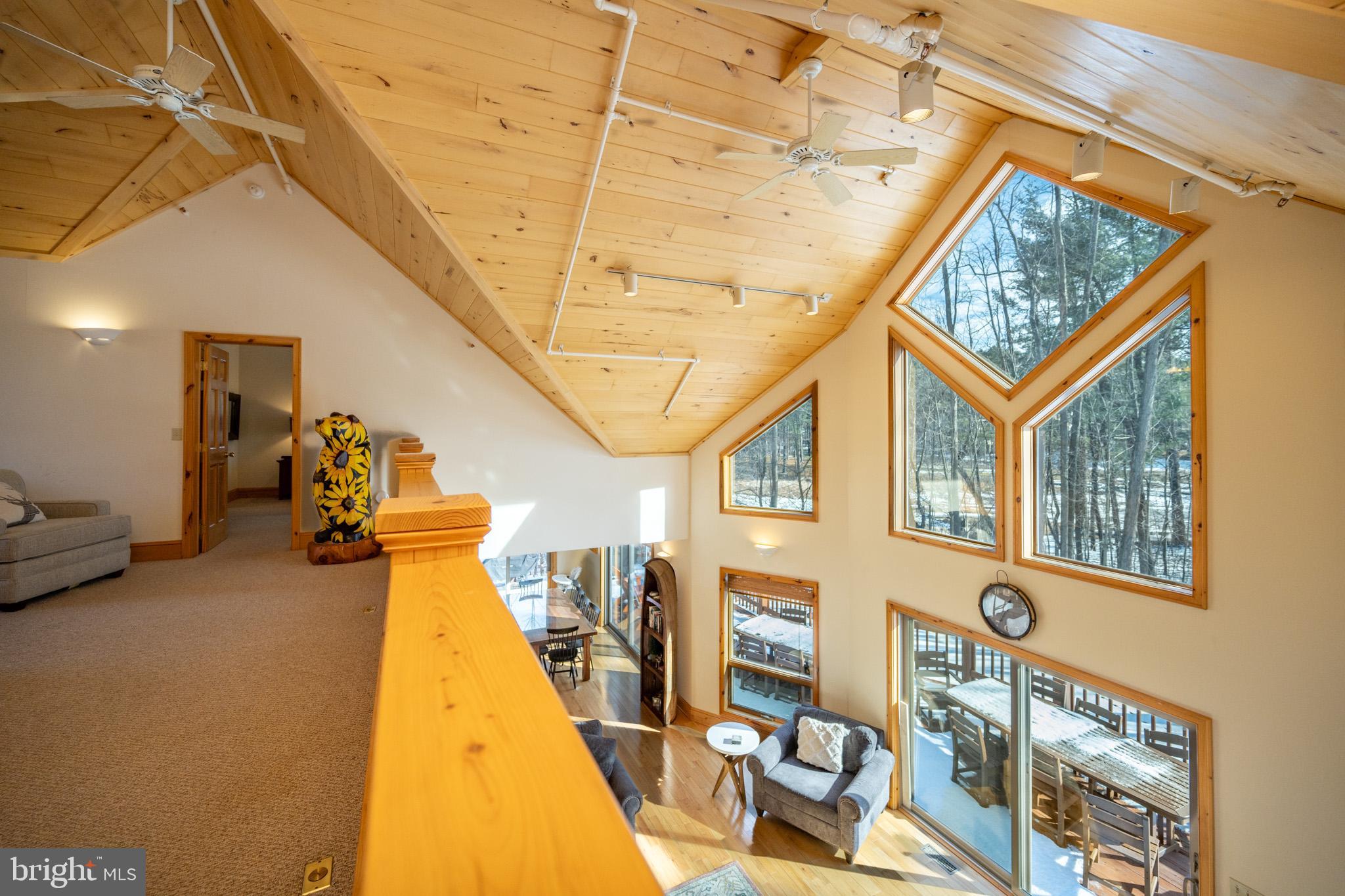 PARADISE POINT - Residential