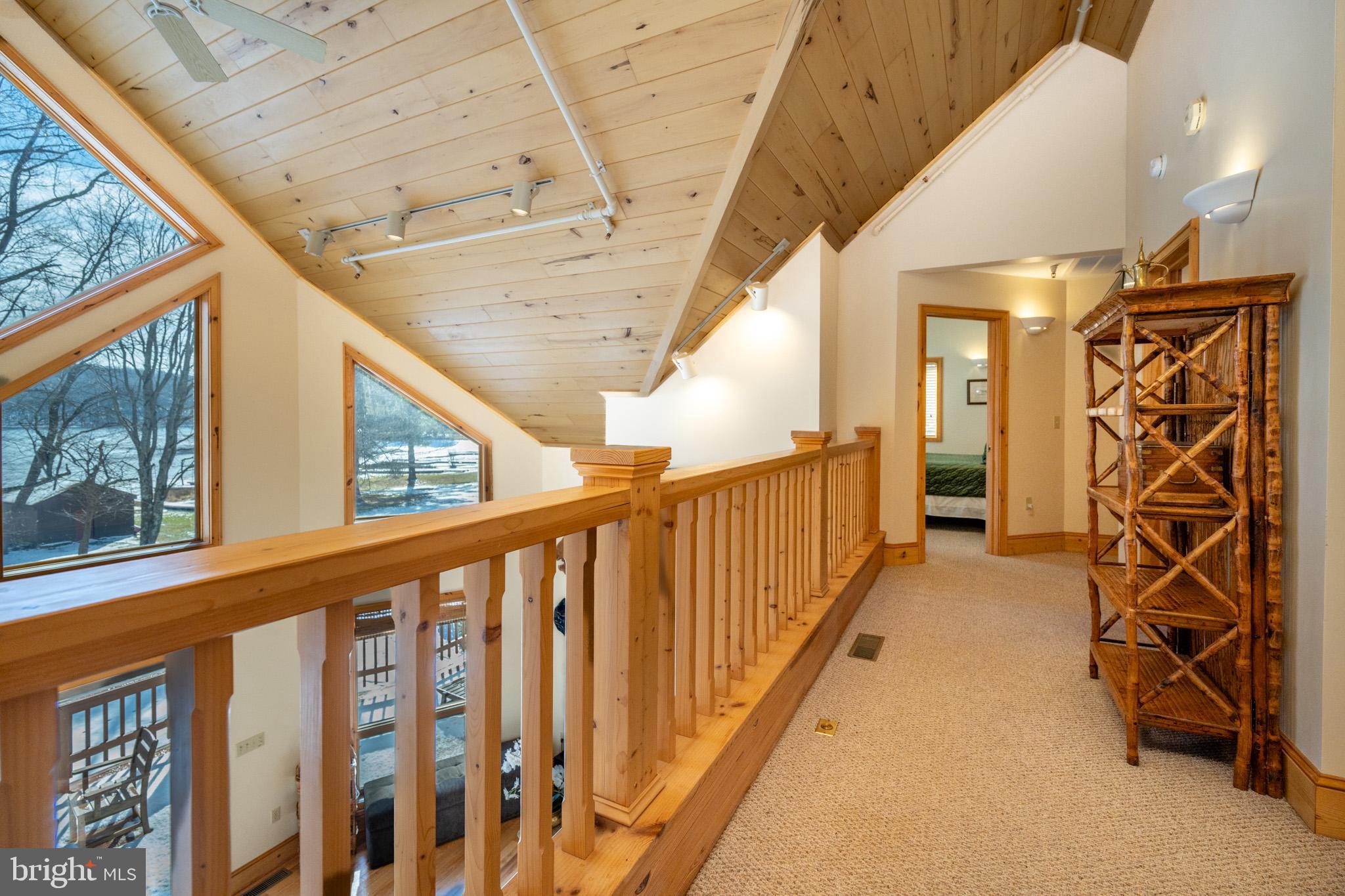 PARADISE POINT - Residential