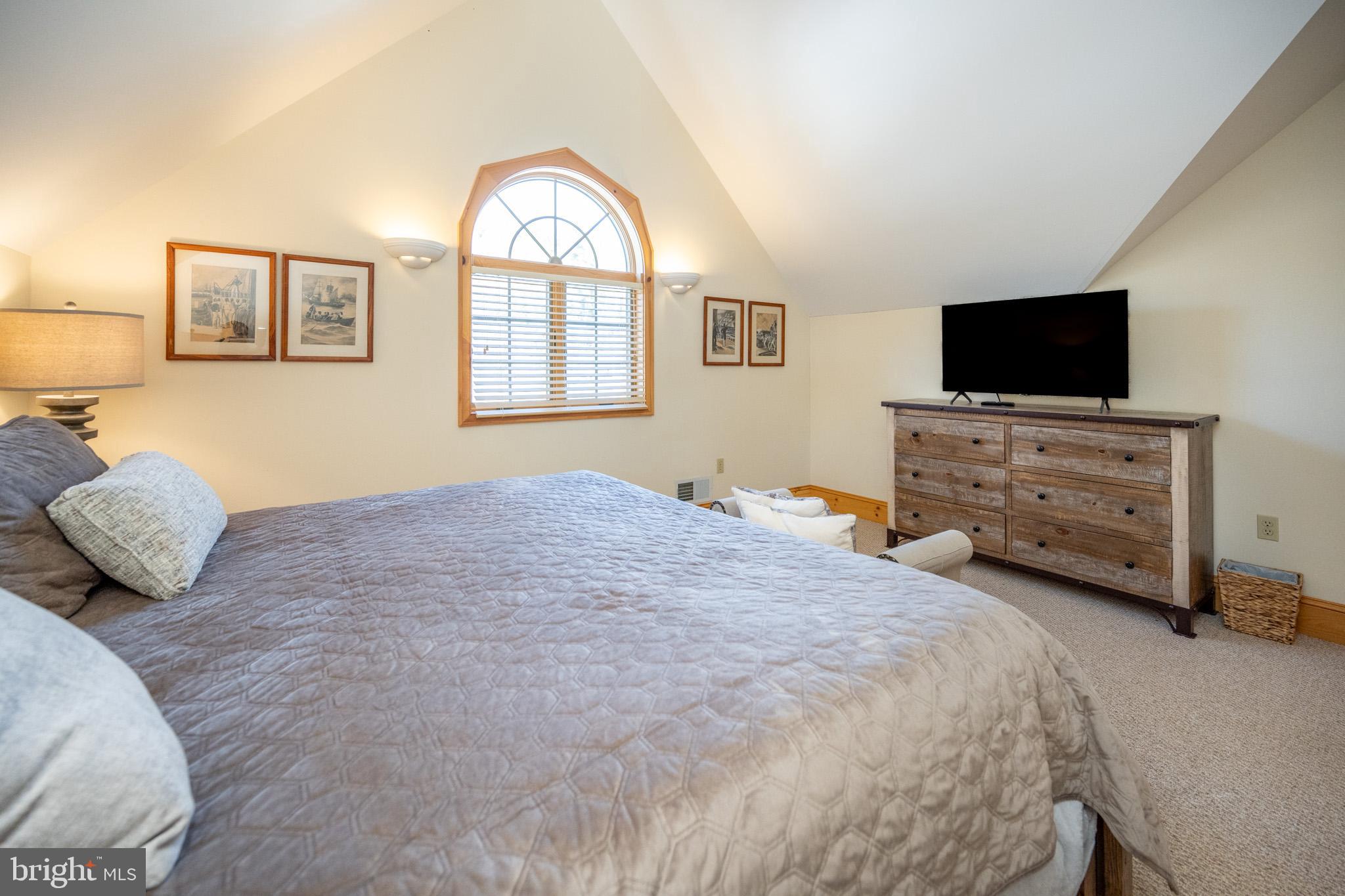 PARADISE POINT - Residential