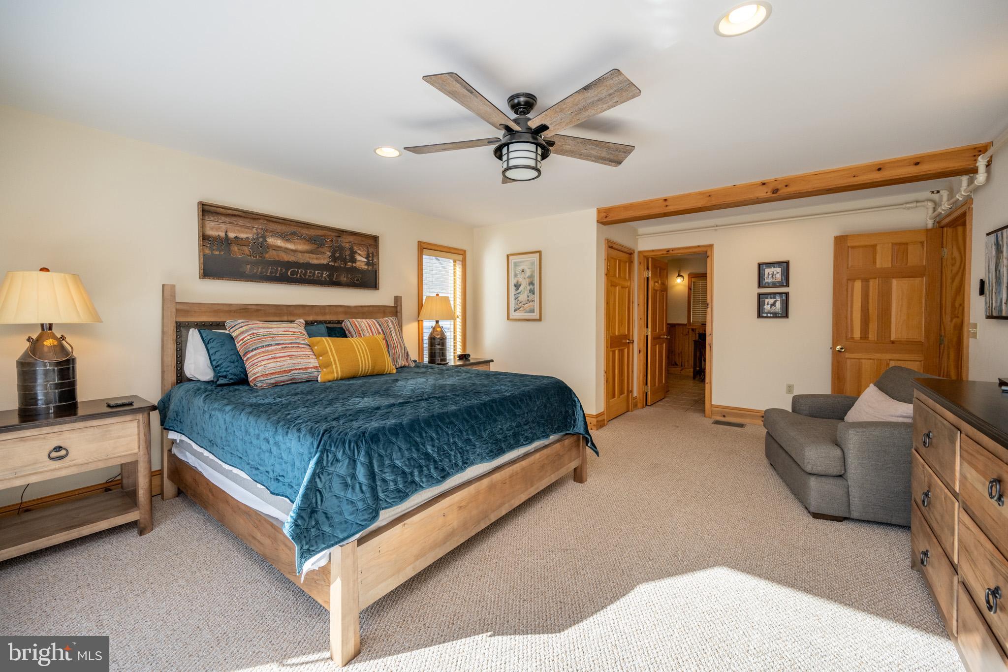 PARADISE POINT - Residential