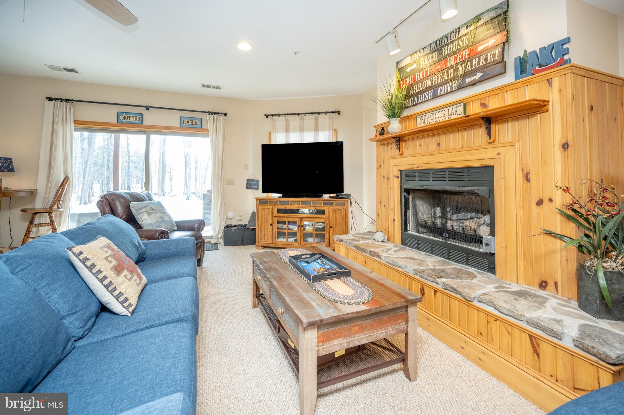 PARADISE POINT - Residential