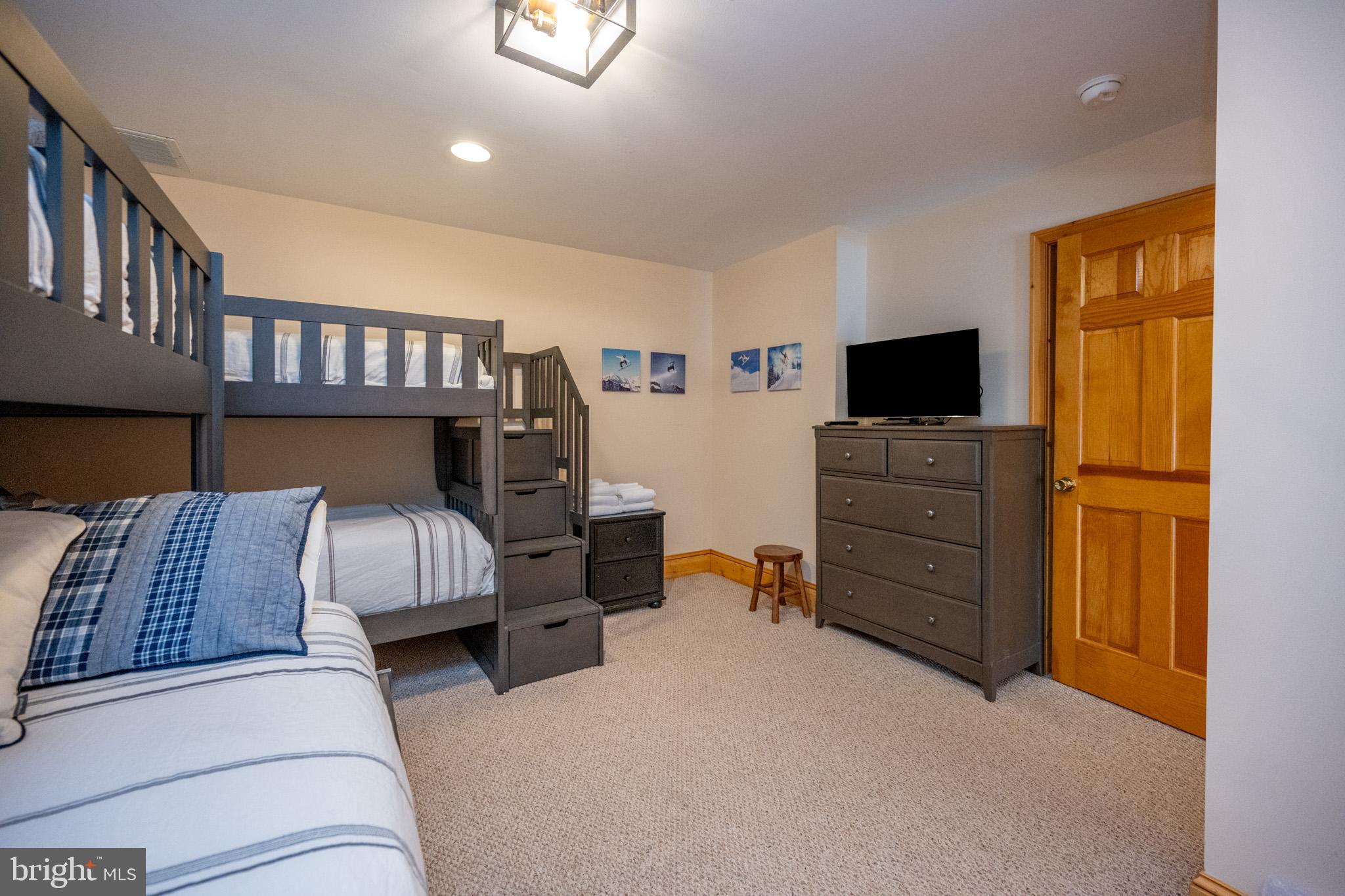 PARADISE POINT - Residential