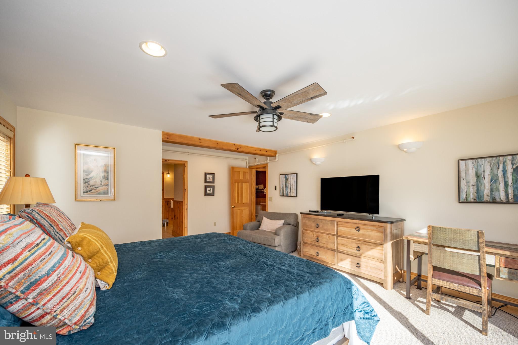 PARADISE POINT - Residential