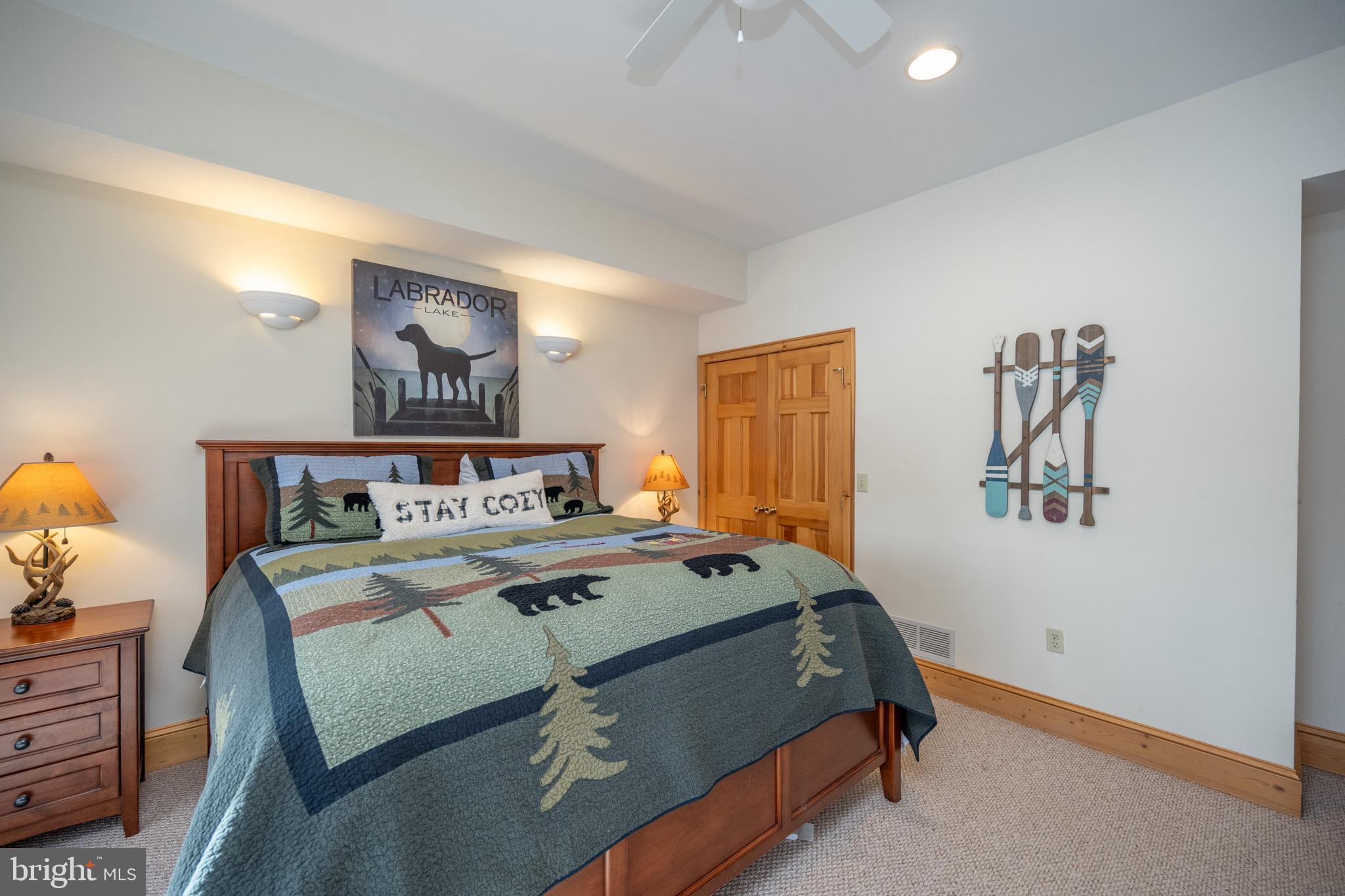 PARADISE POINT - Residential