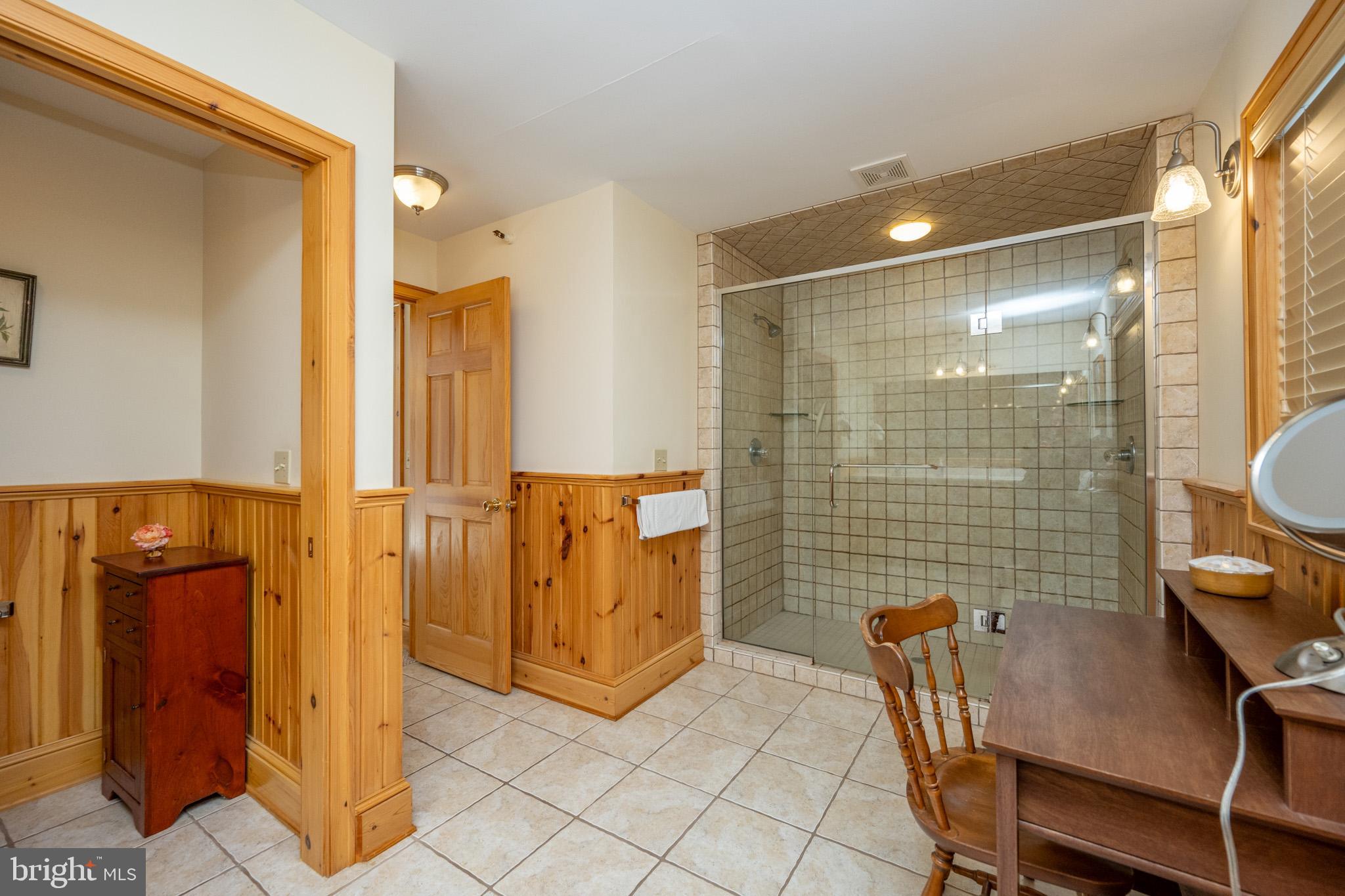 PARADISE POINT - Residential