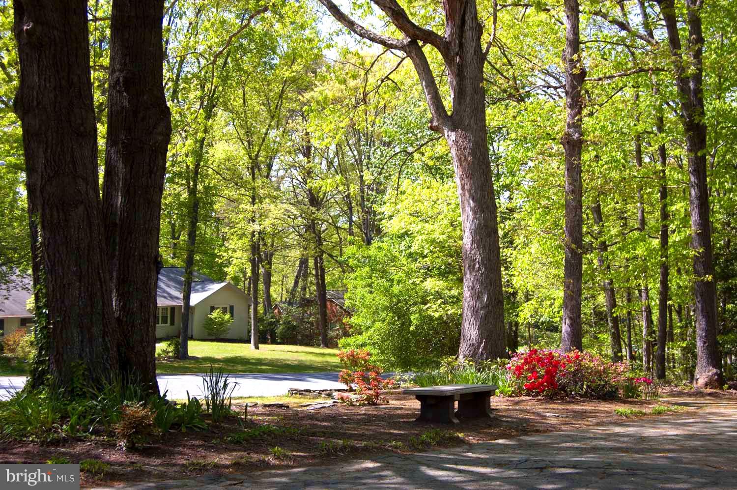 TWIN LAKES - Residential