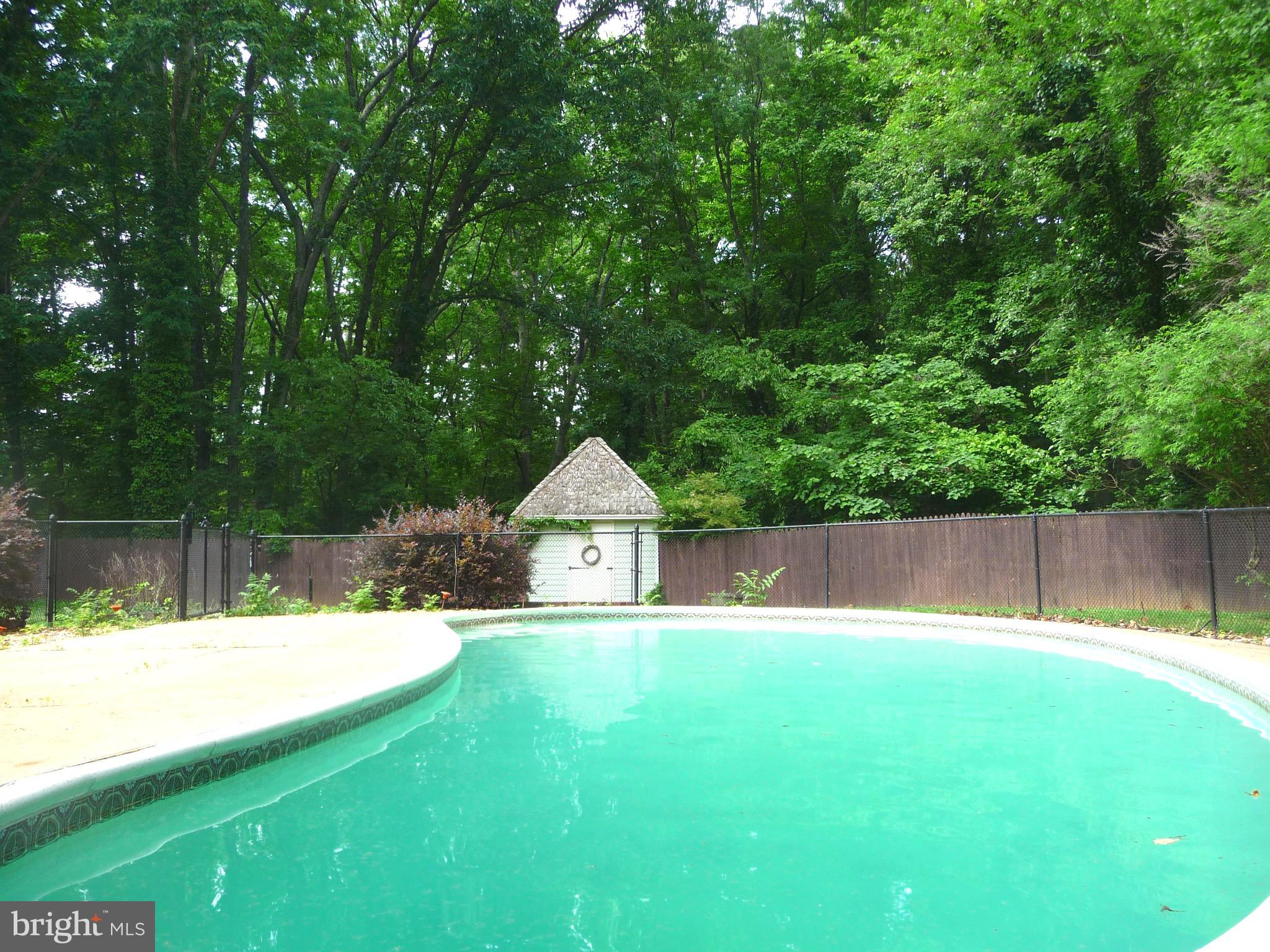 TWIN LAKES - Residential