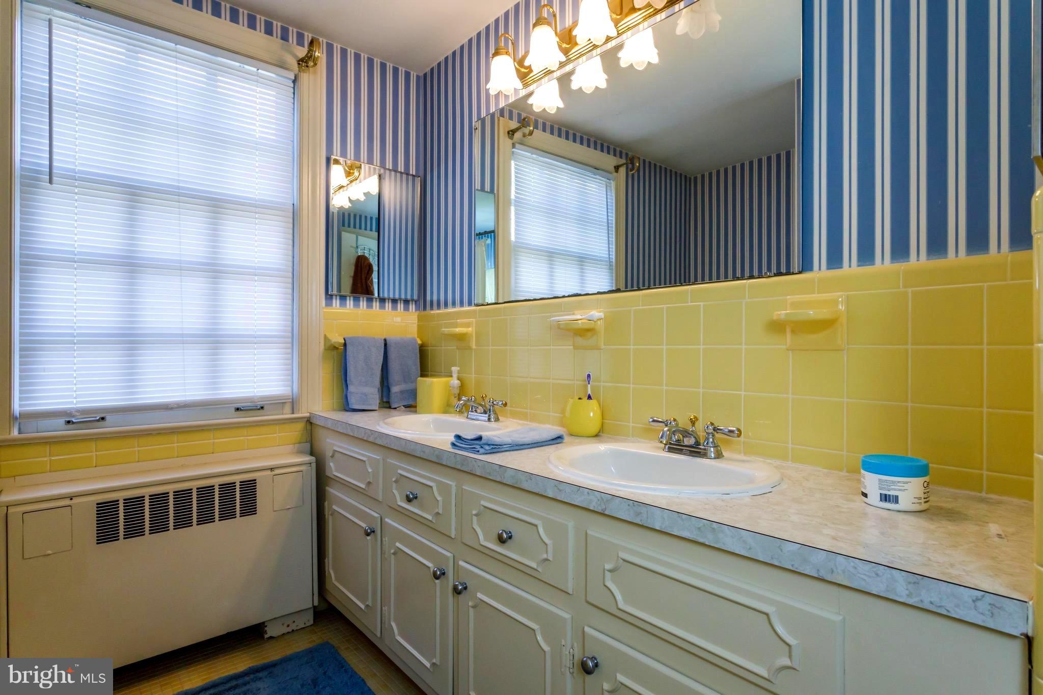 TWIN LAKES - Residential