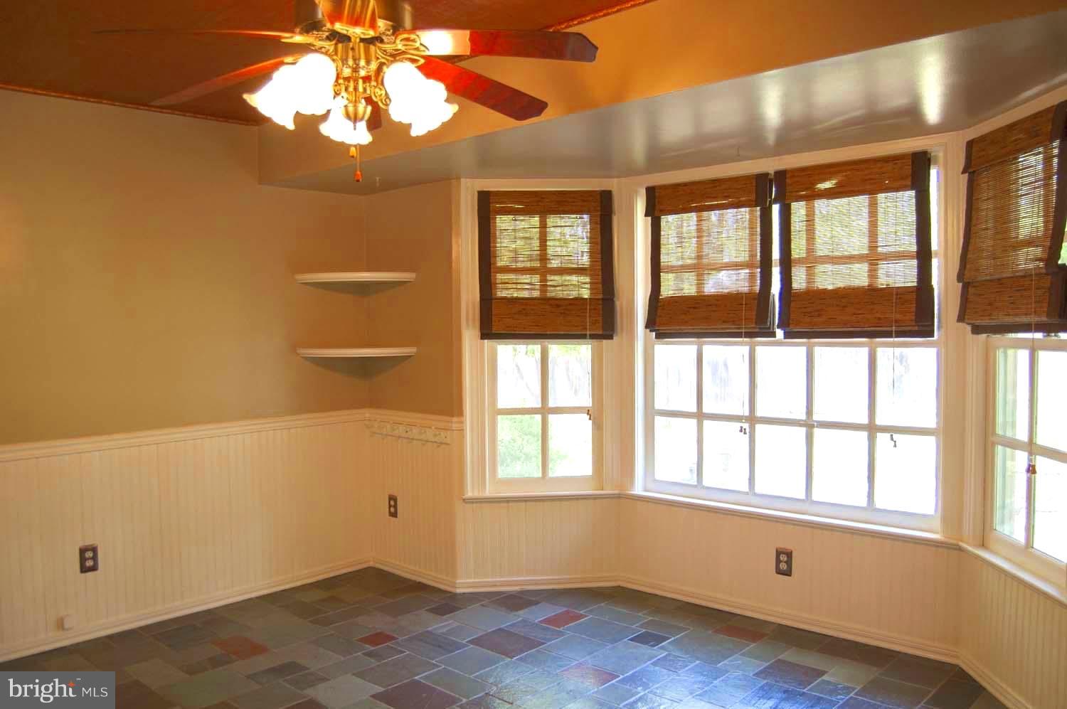 TWIN LAKES - Residential