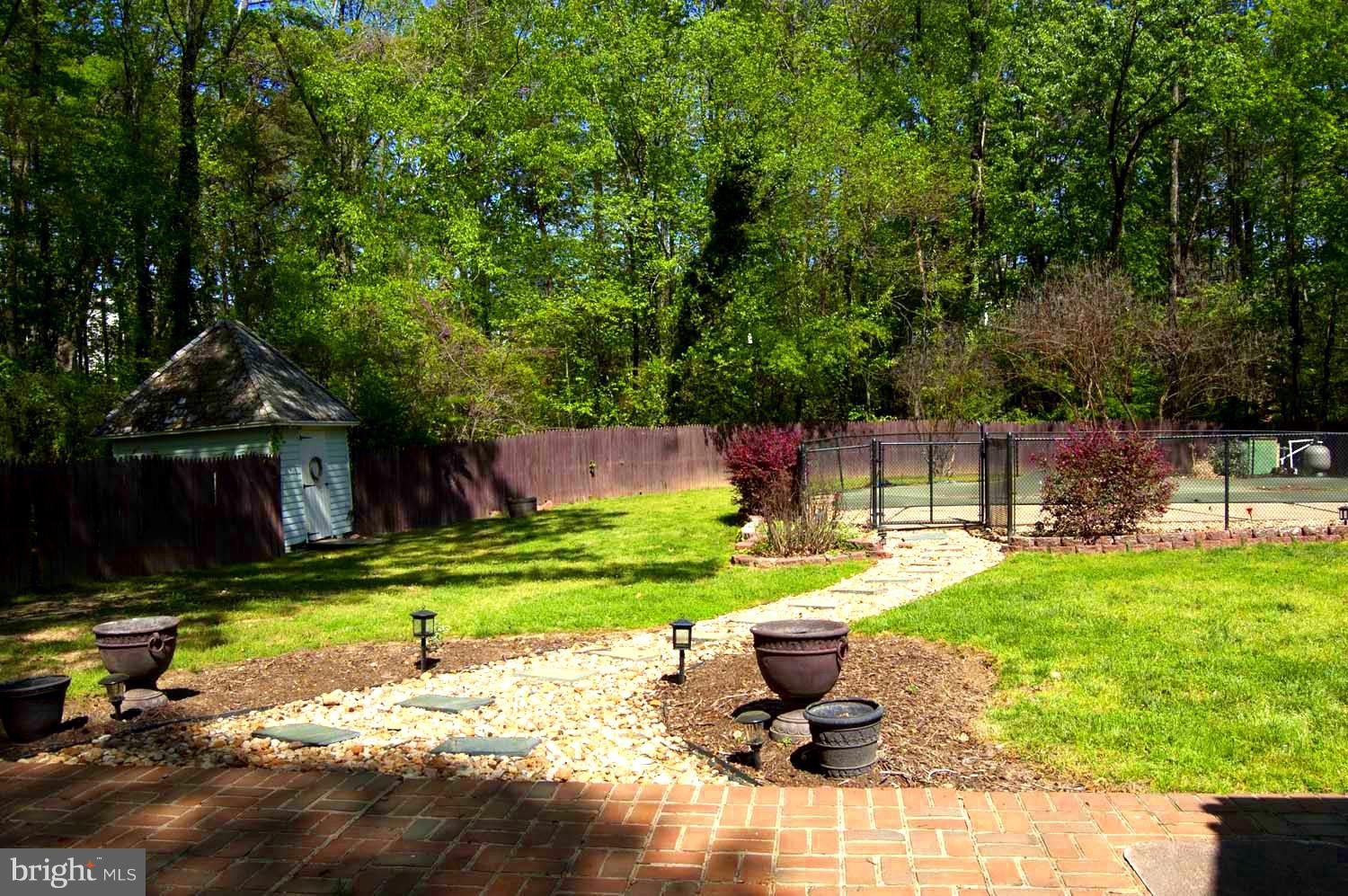 TWIN LAKES - Residential